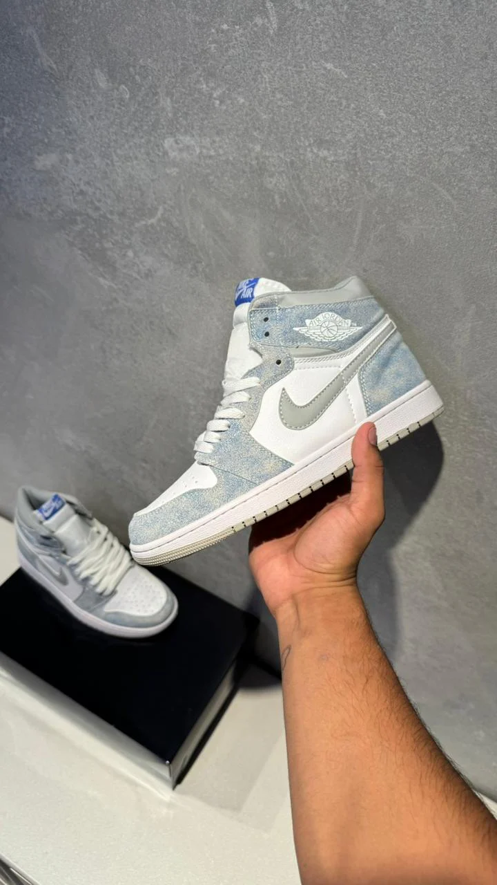 NIKE JORDAN RETRO CIELO BLANCO AZUL CIELO - Image 3