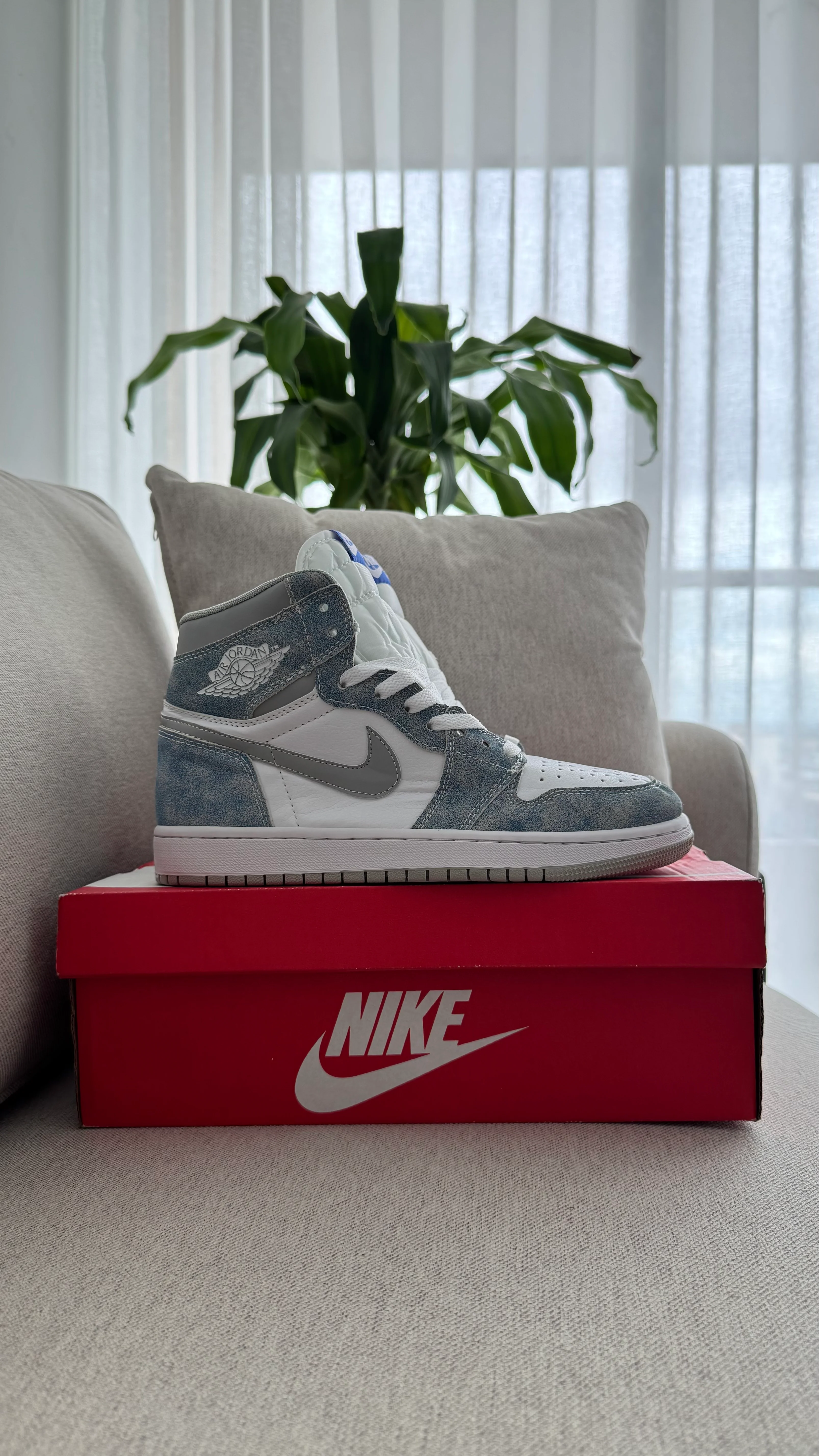 NIKE JORDAN RETRO CIELO BLANCO AZUL CIELO - Image 4