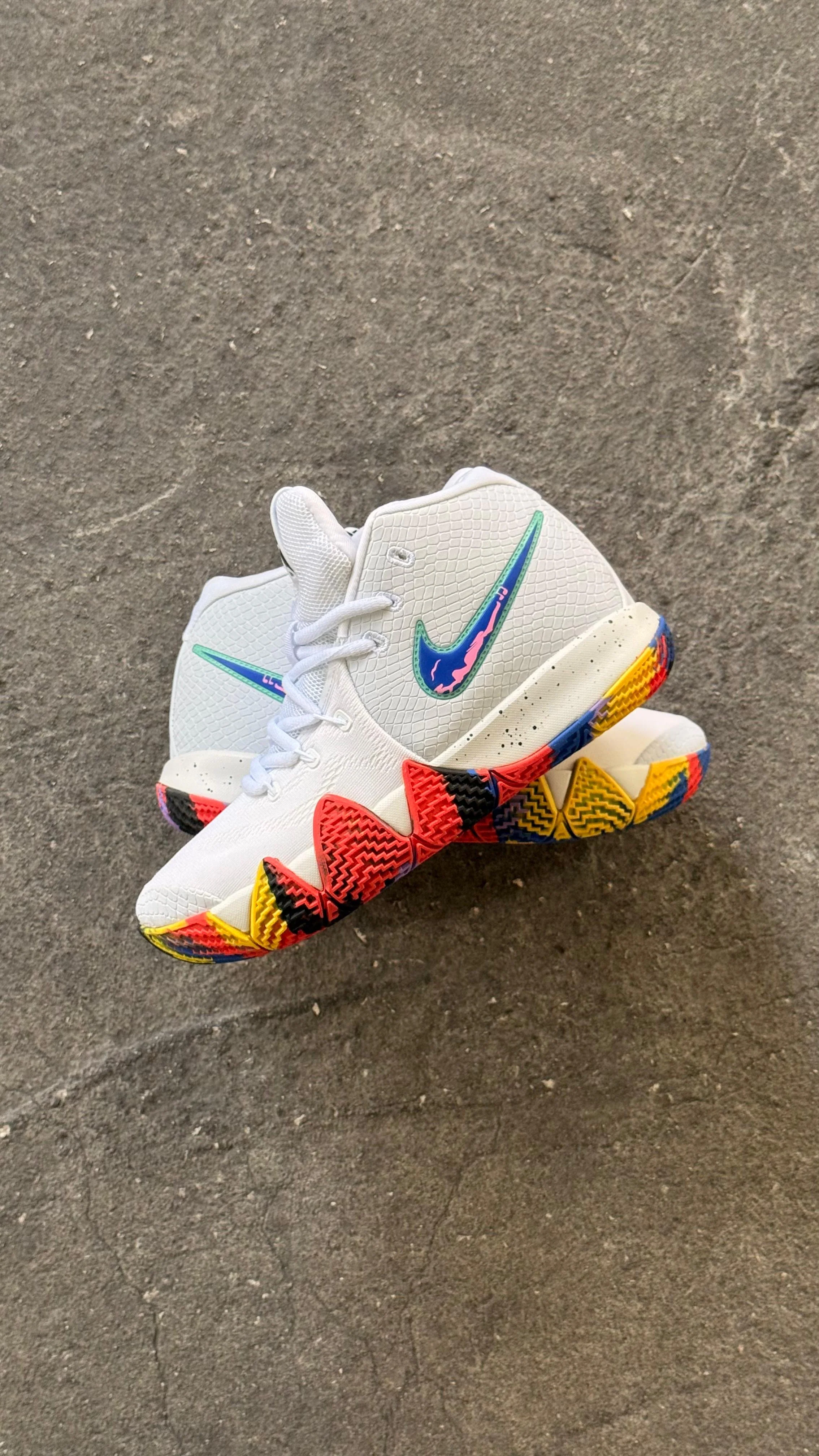 NIKE KYRIE IRVING BLANCO COLORS - Image 2