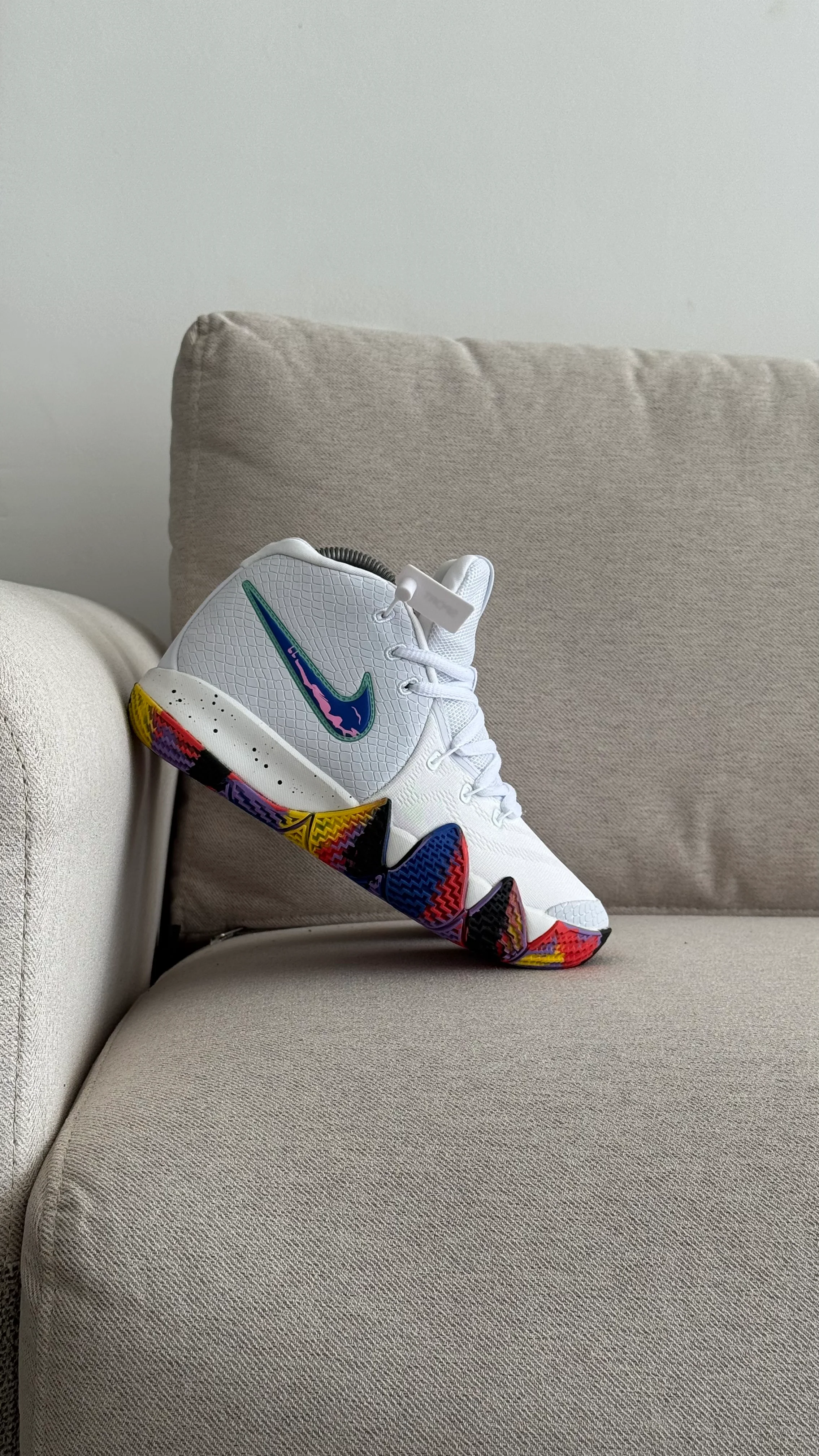 NIKE KYRIE IRVING BLANCO COLORS - Image 6