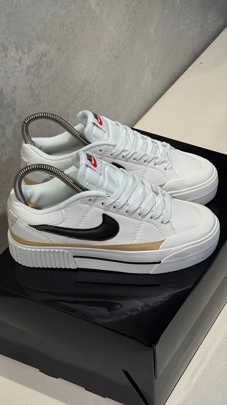NIKE LEGACY BLANCO NEGRO PROMO