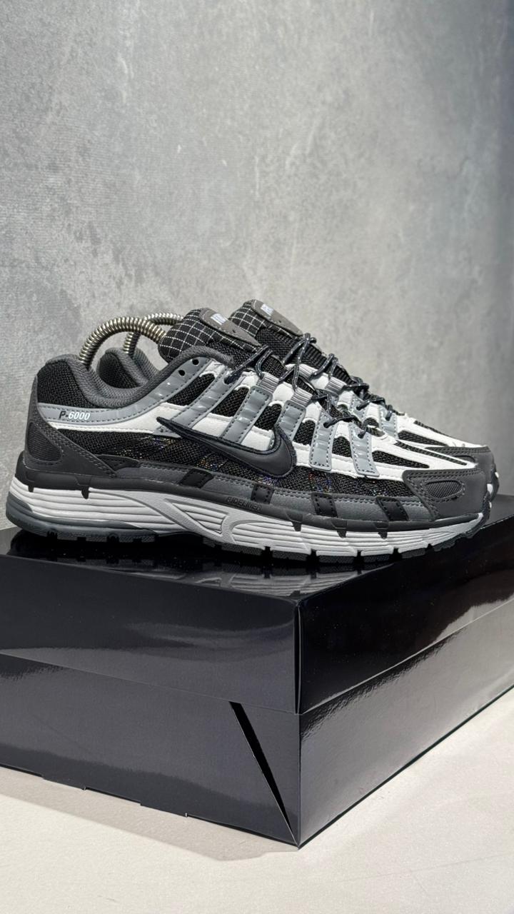 NIKE P6000 NEGRO BLANCO - Image 5