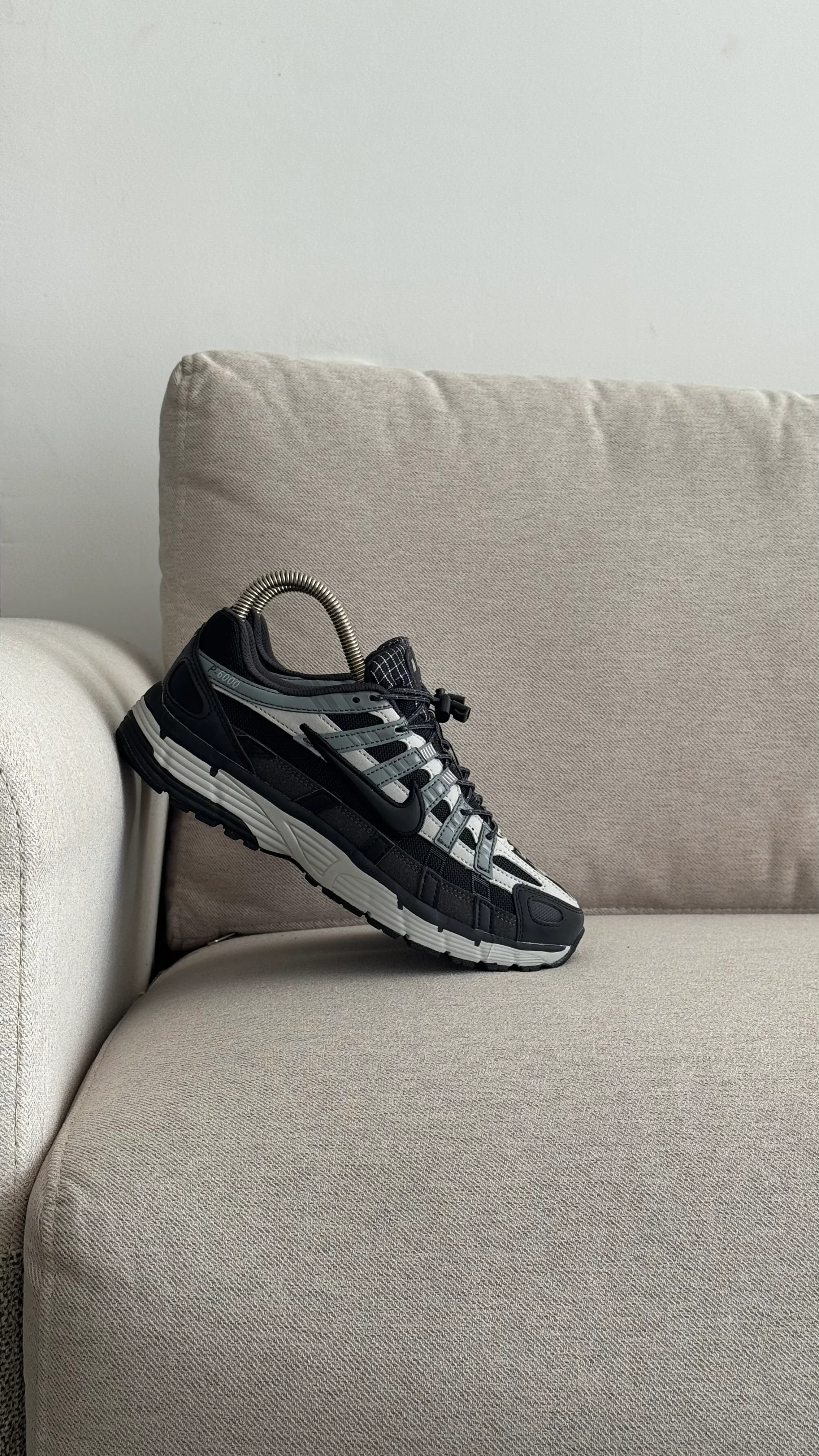 NIKE P6000 NEGRO BLANCO - Image 8