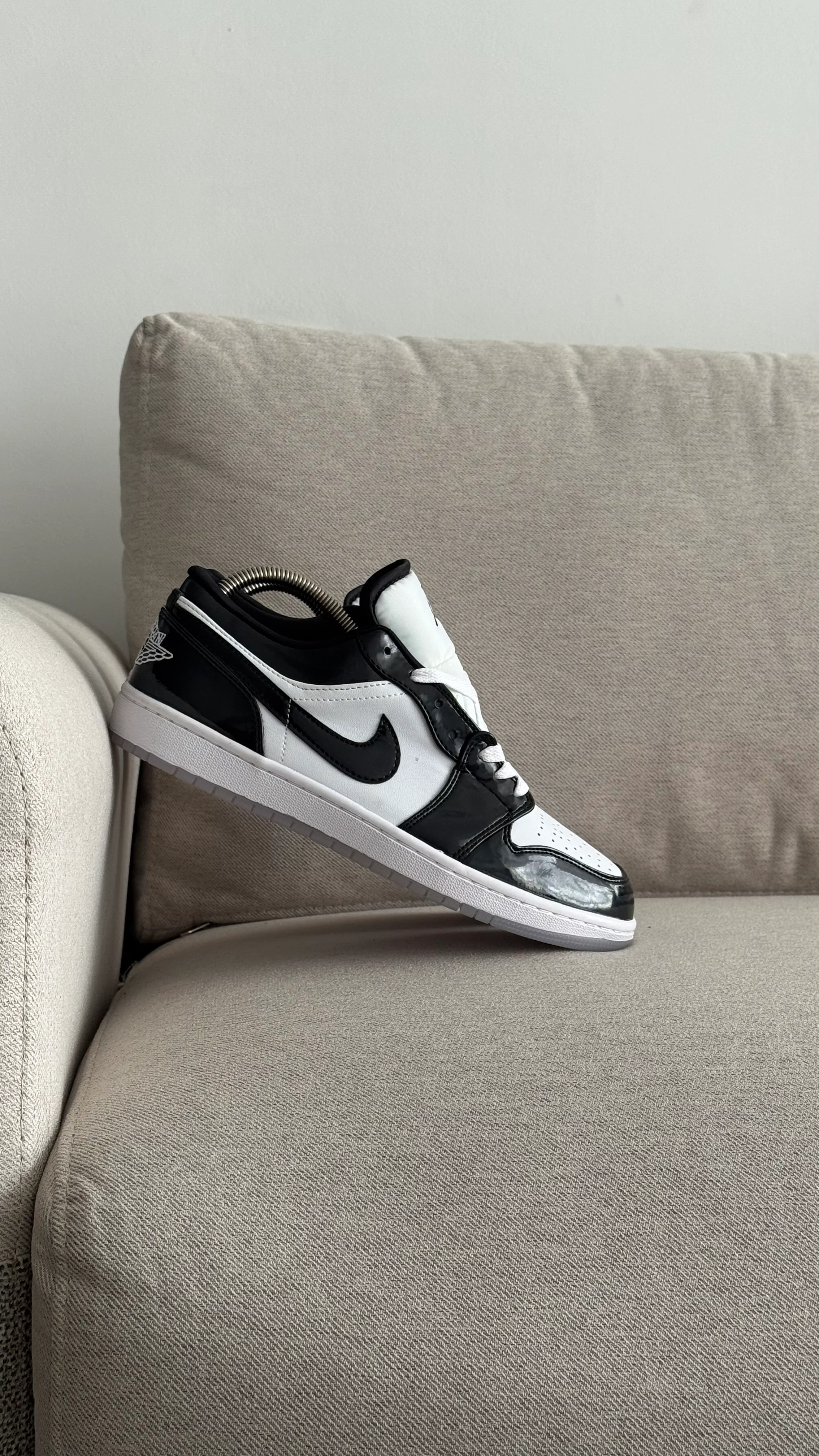NIKE R1 CHAROL LOW JORDAN BLANCO NEGRO - Image 2
