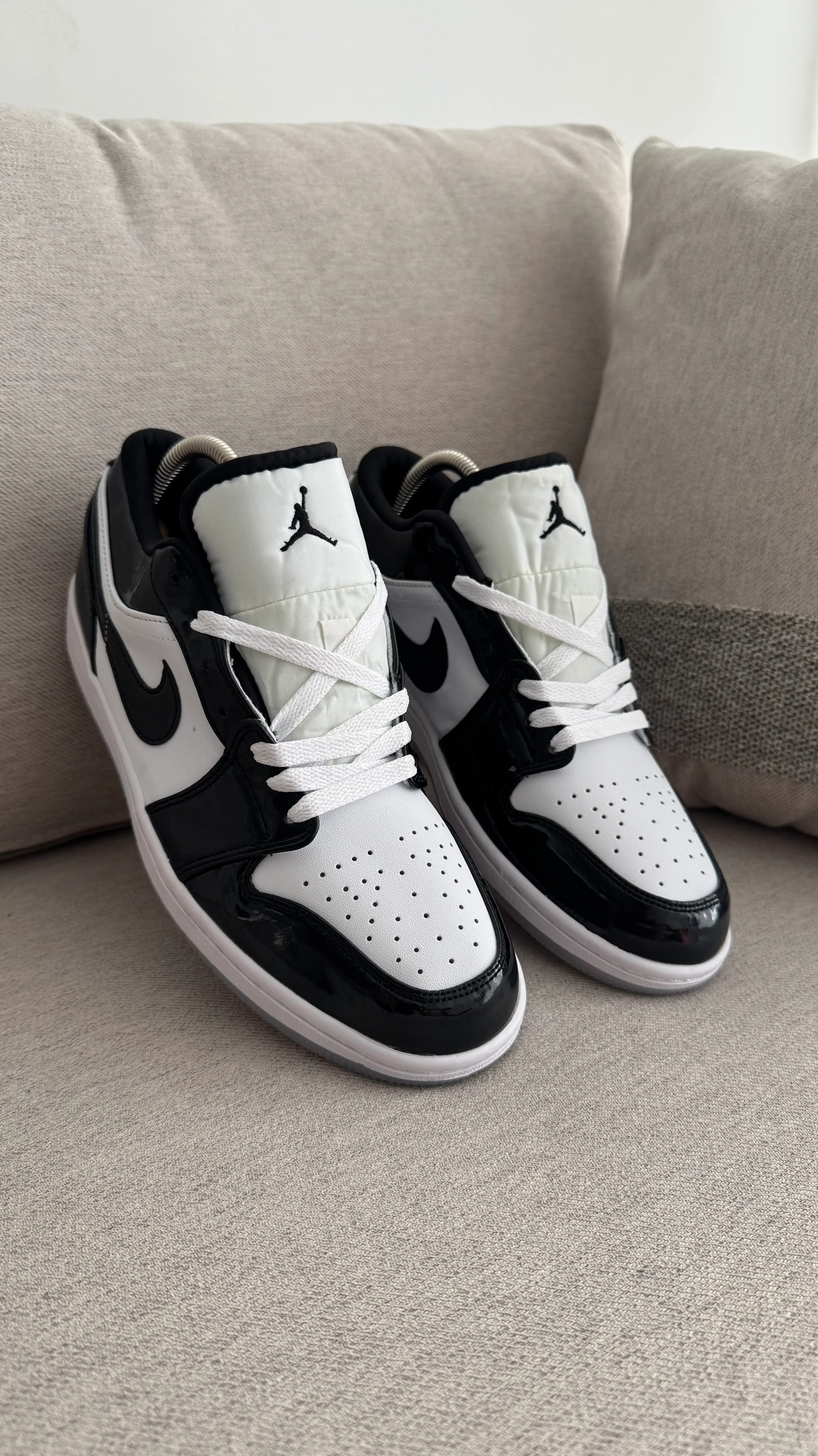NIKE R1 CHAROL LOW JORDAN BLANCO NEGRO - Image 3