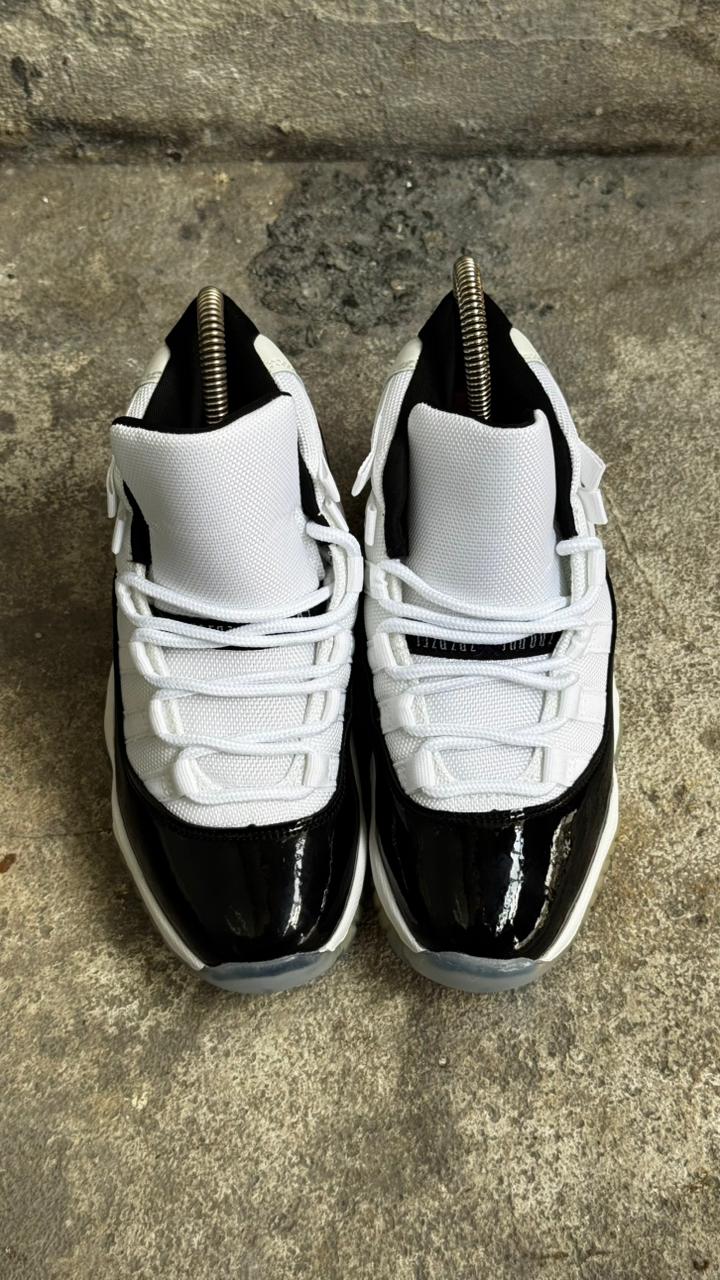 NIKE RETRO 11 BLANCO NEGRO - Image 2