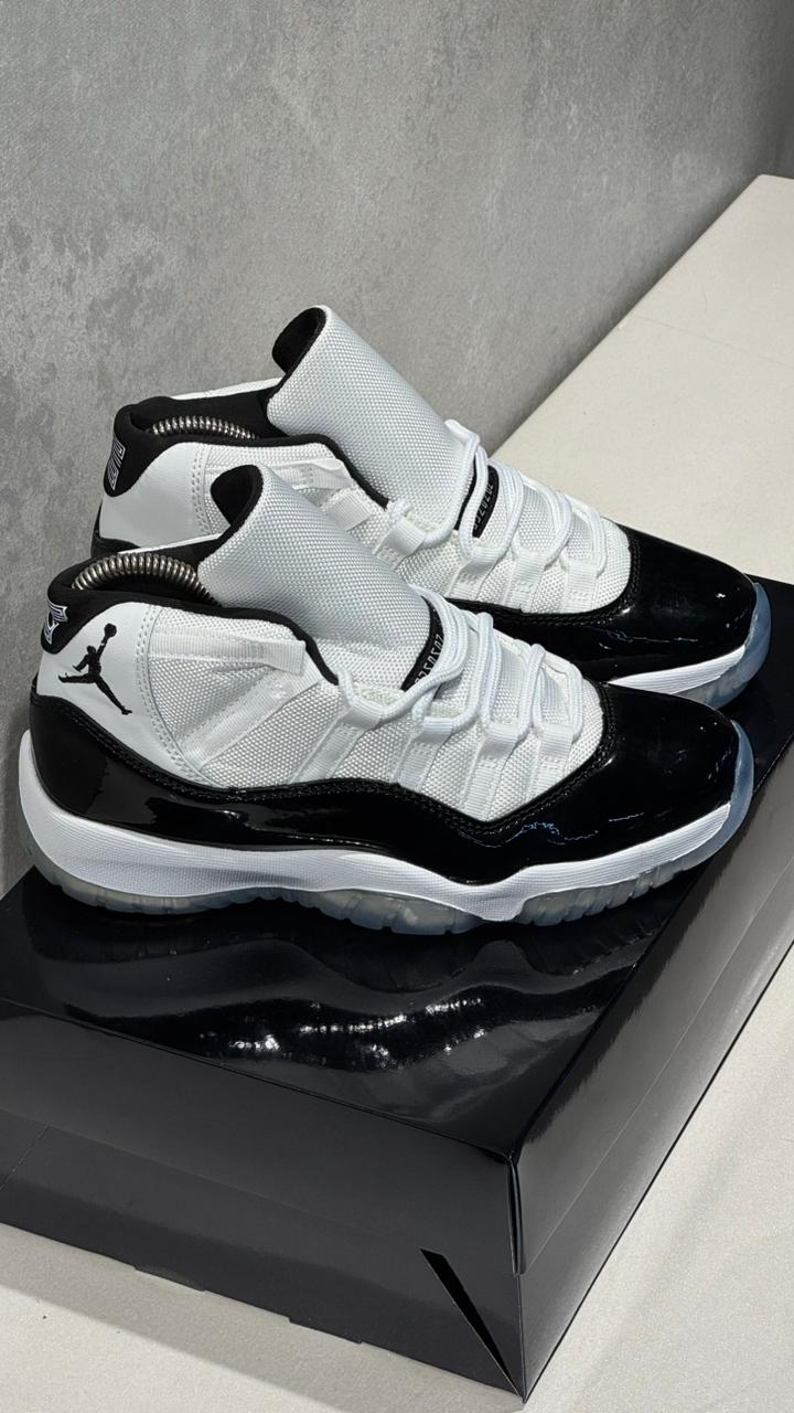 NIKE RETRO 11 BLANCO NEGRO - Image 4