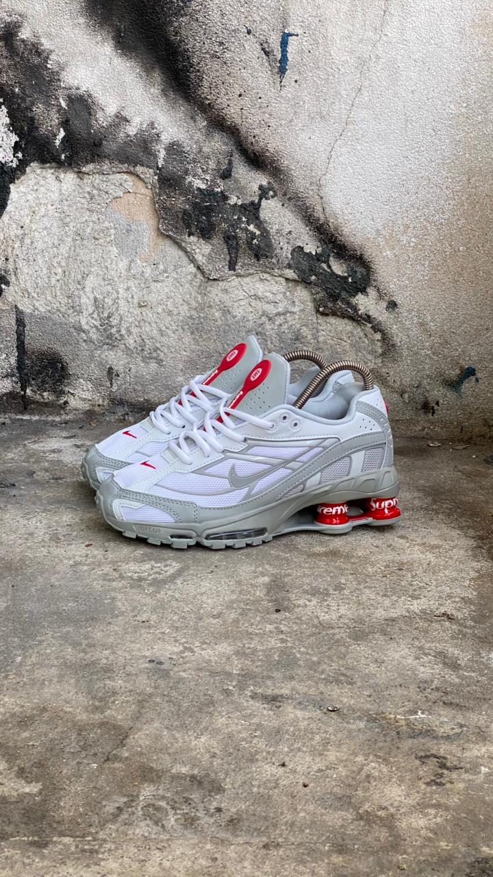 NIKE SHOX SUPREME BLANCO GRIS - Image 2