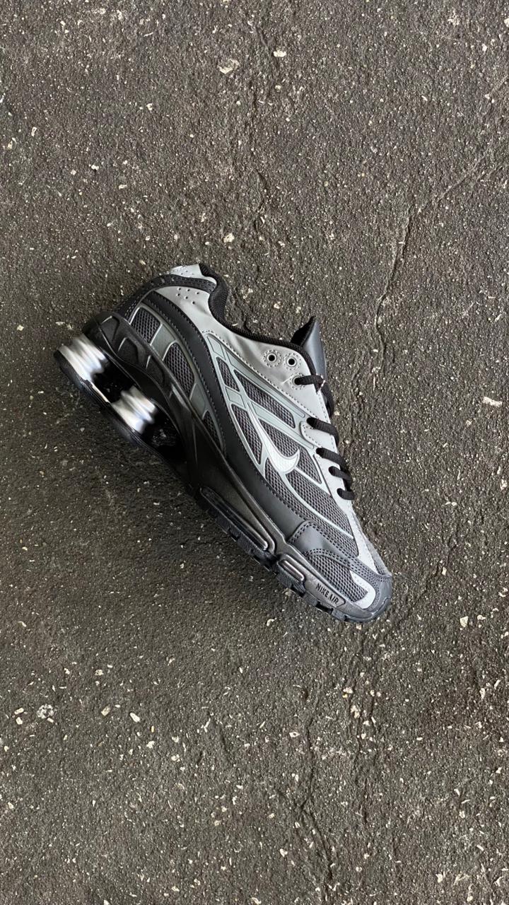 NIKE SHOX SUPREME NEGRO GRIS - Image 2