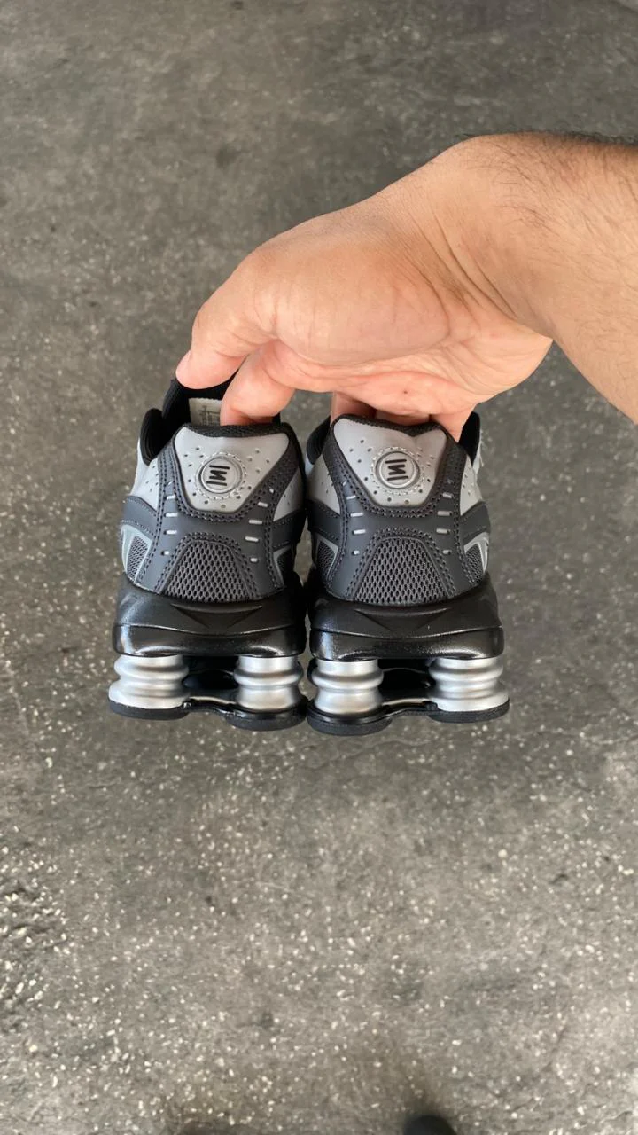NIKE SHOX SUPREME NEGRO GRIS - Image 3