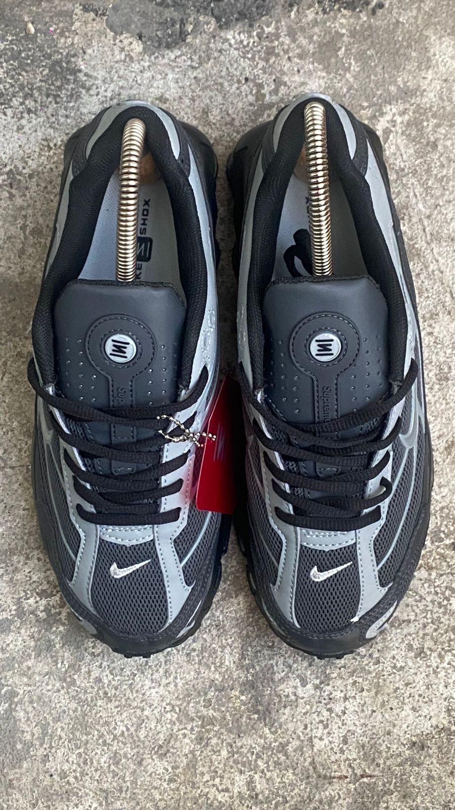 NIKE SHOX SUPREME NEGRO GRIS - Image 5