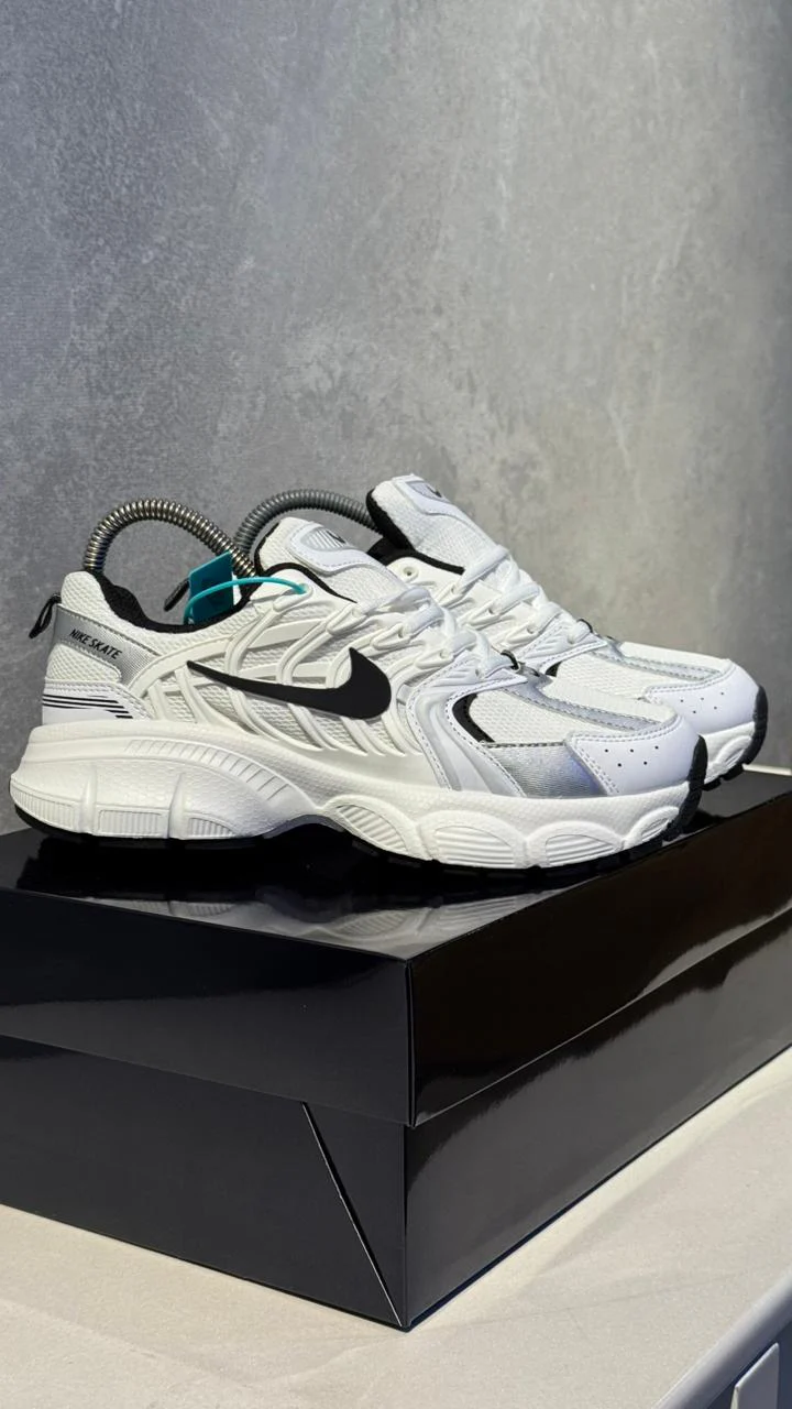 NIKE SKATE BLANCO CHULO NEGRO - Image 4
