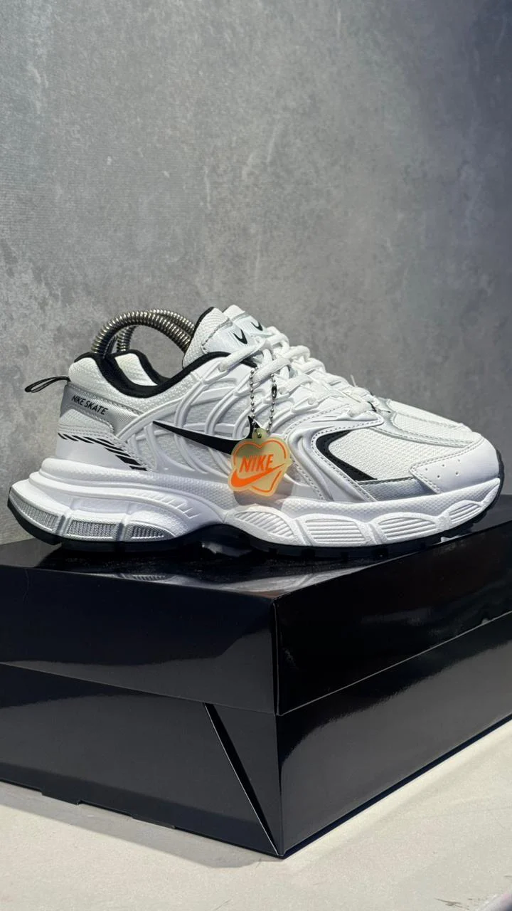 NIKE SKATE BLANCO NEGRO - Image 5