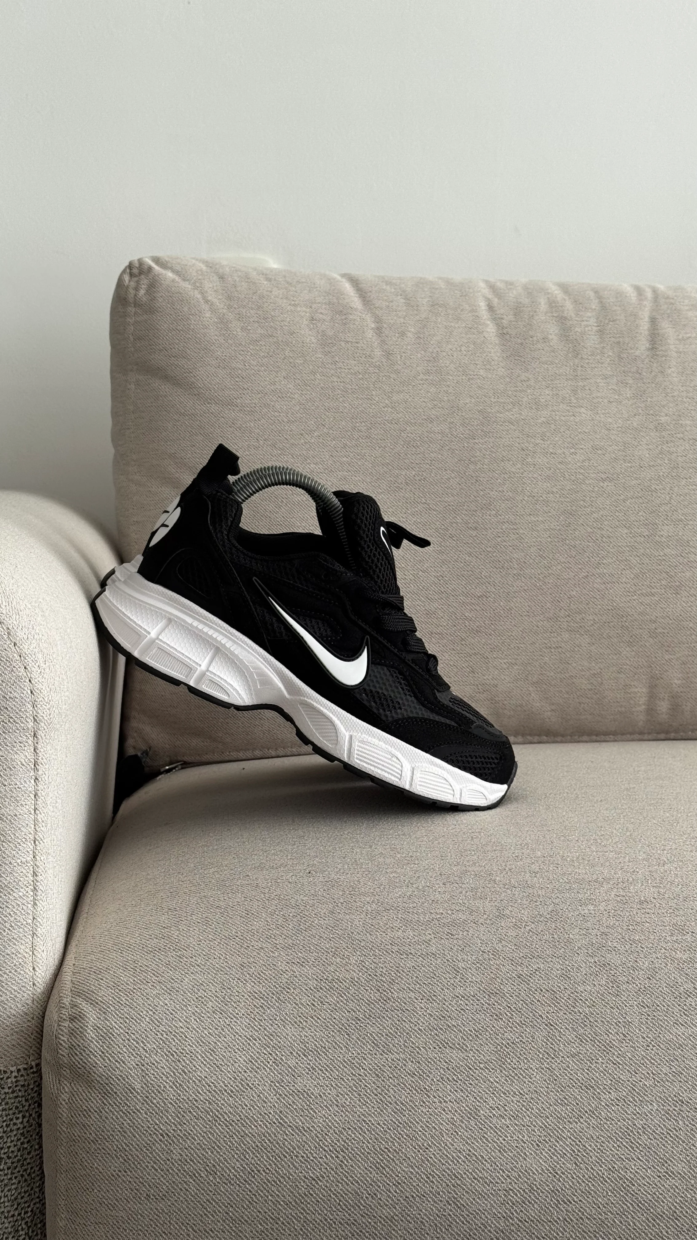 NIKE SKATE TENIS NEGRO BLANCO - Image 2