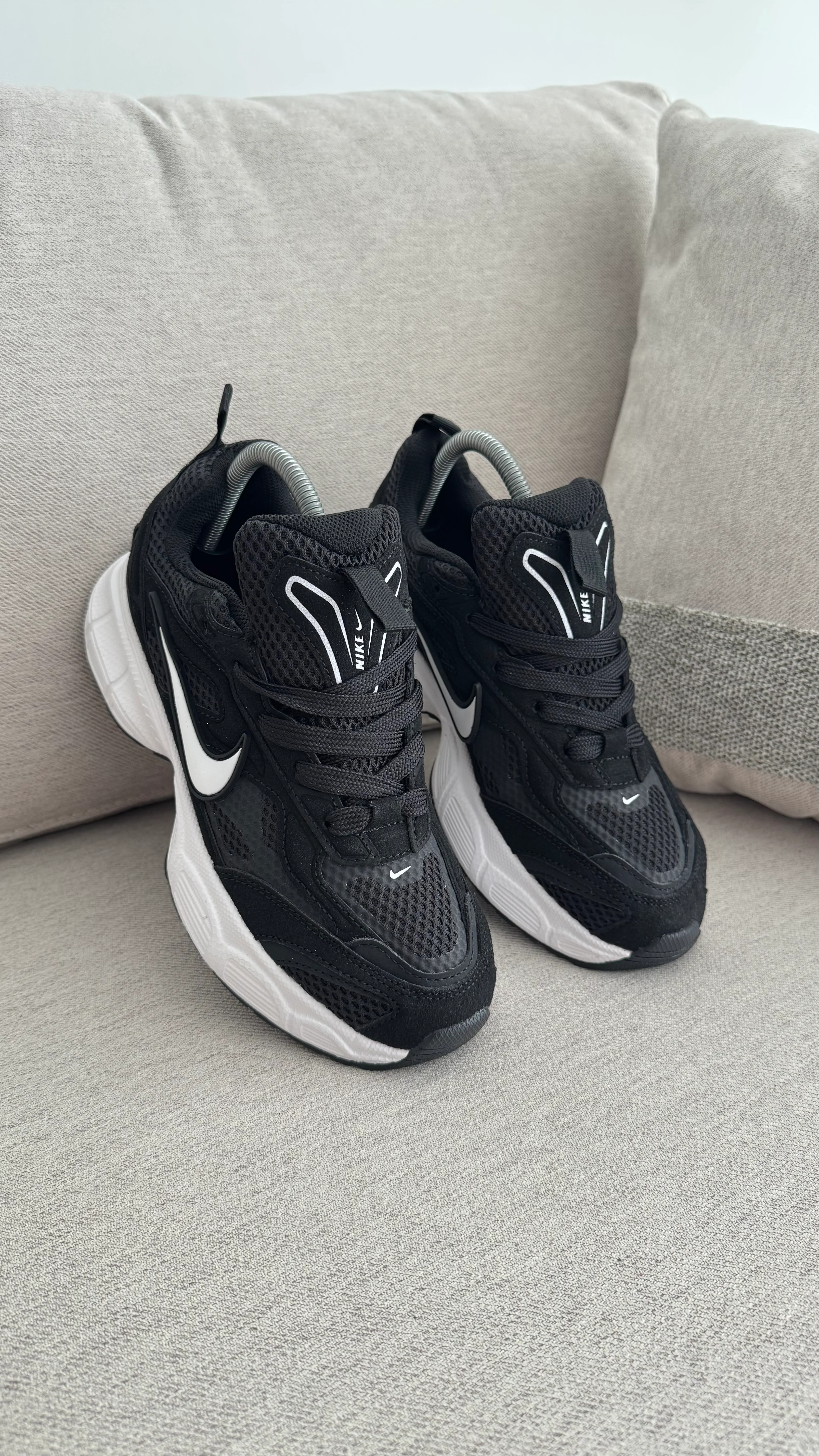 NIKE SKATE TENIS NEGRO BLANCO - Image 3