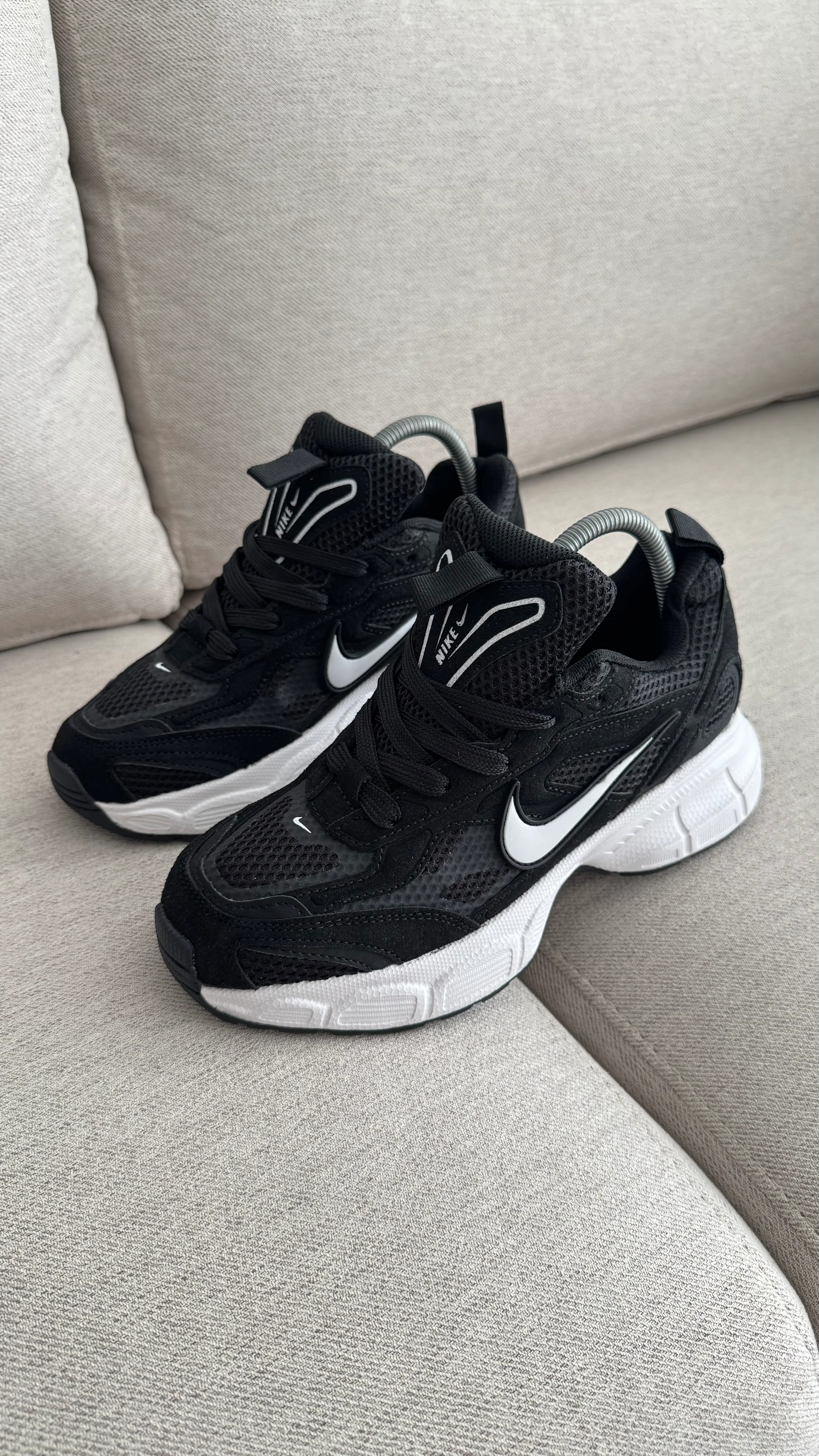 NIKE SKATE TENIS NEGRO BLANCO - Image 4