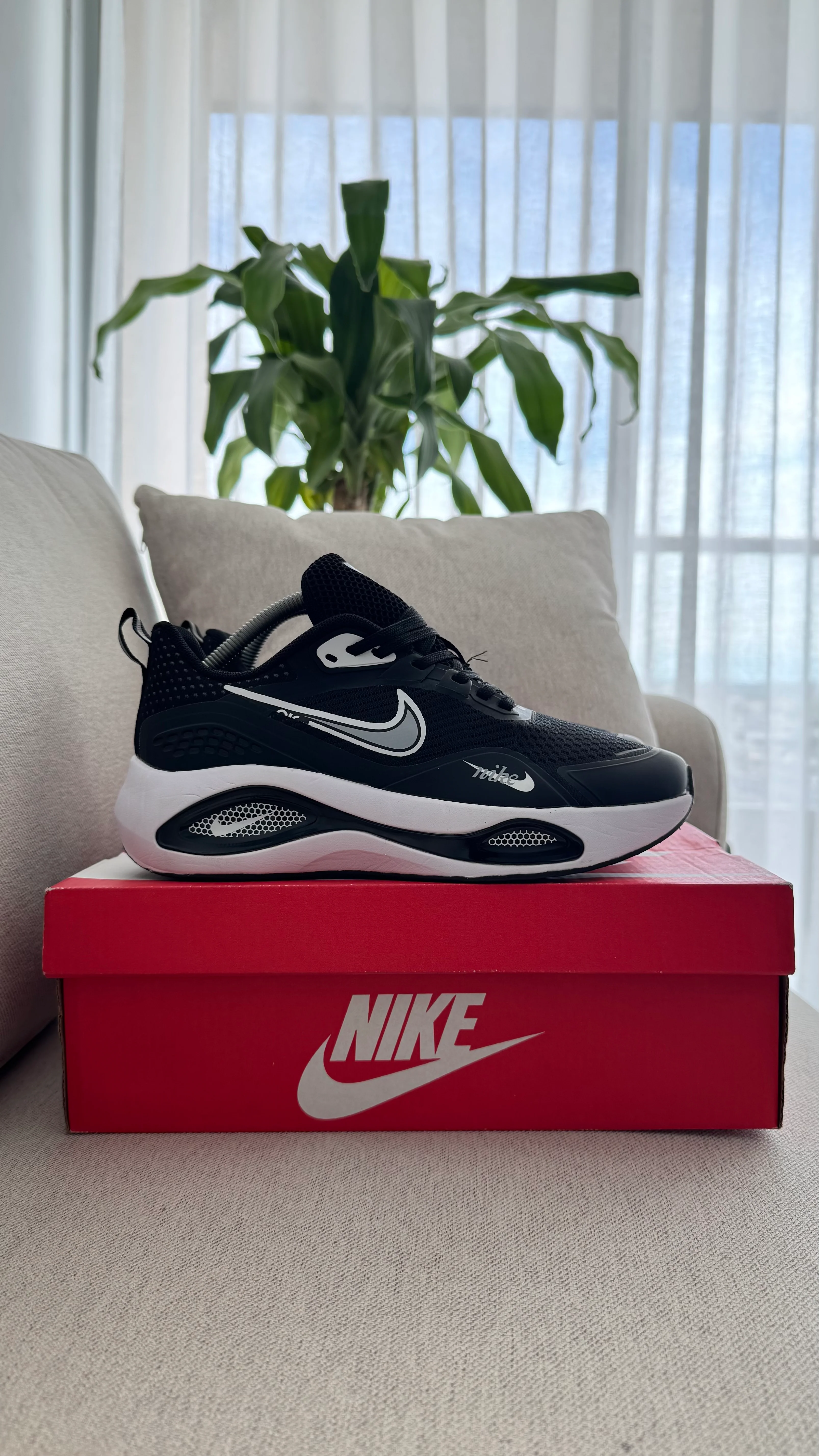 NIKE TENIS NEGRO BLANCO