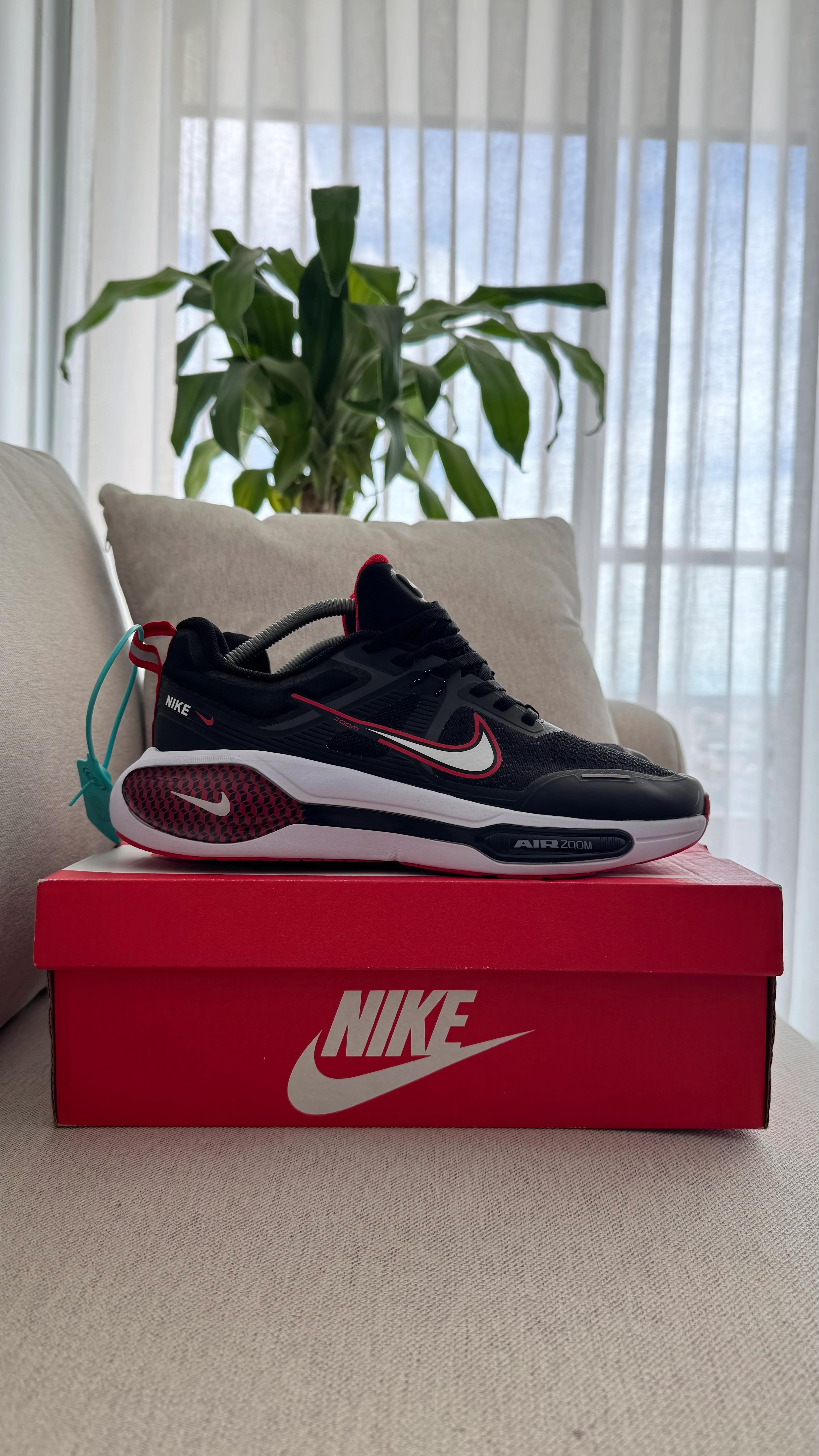 NIKE TENIS NEGRO ROJO PROMO - Image 4