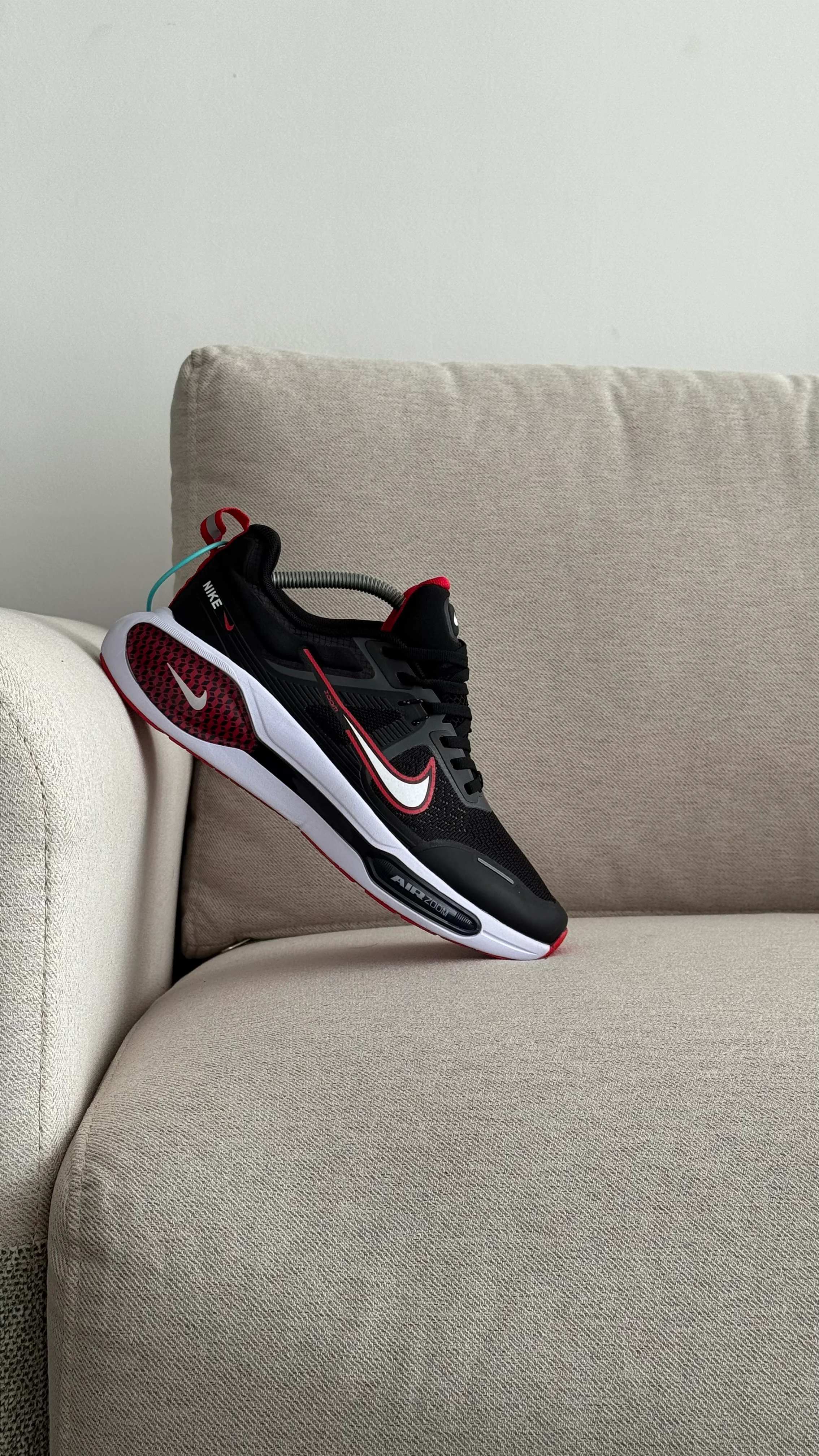 NIKE TENIS NEGRO ROJO PROMO - Image 5