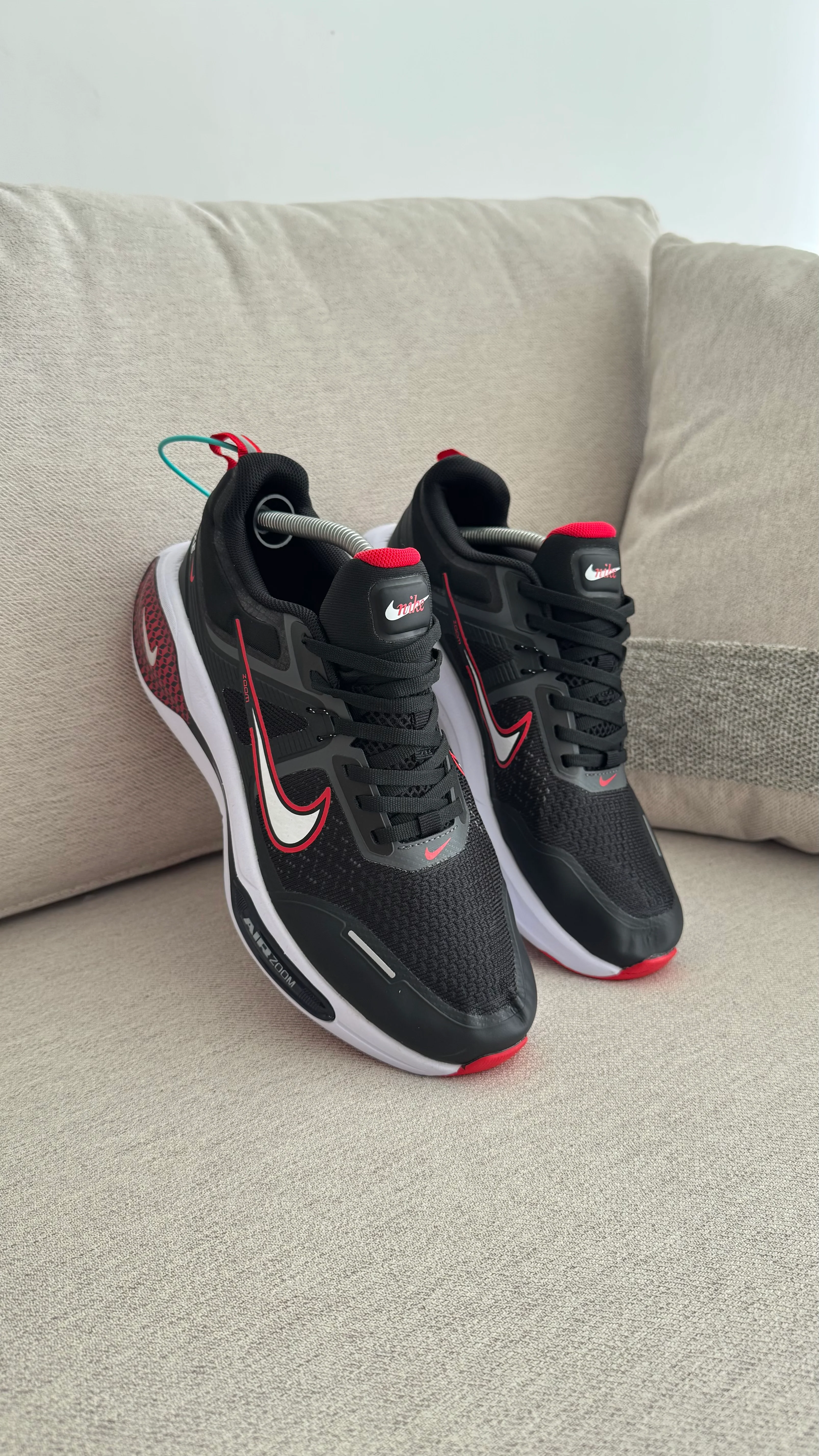 NIKE TENIS NEGRO ROJO PROMO - Image 6