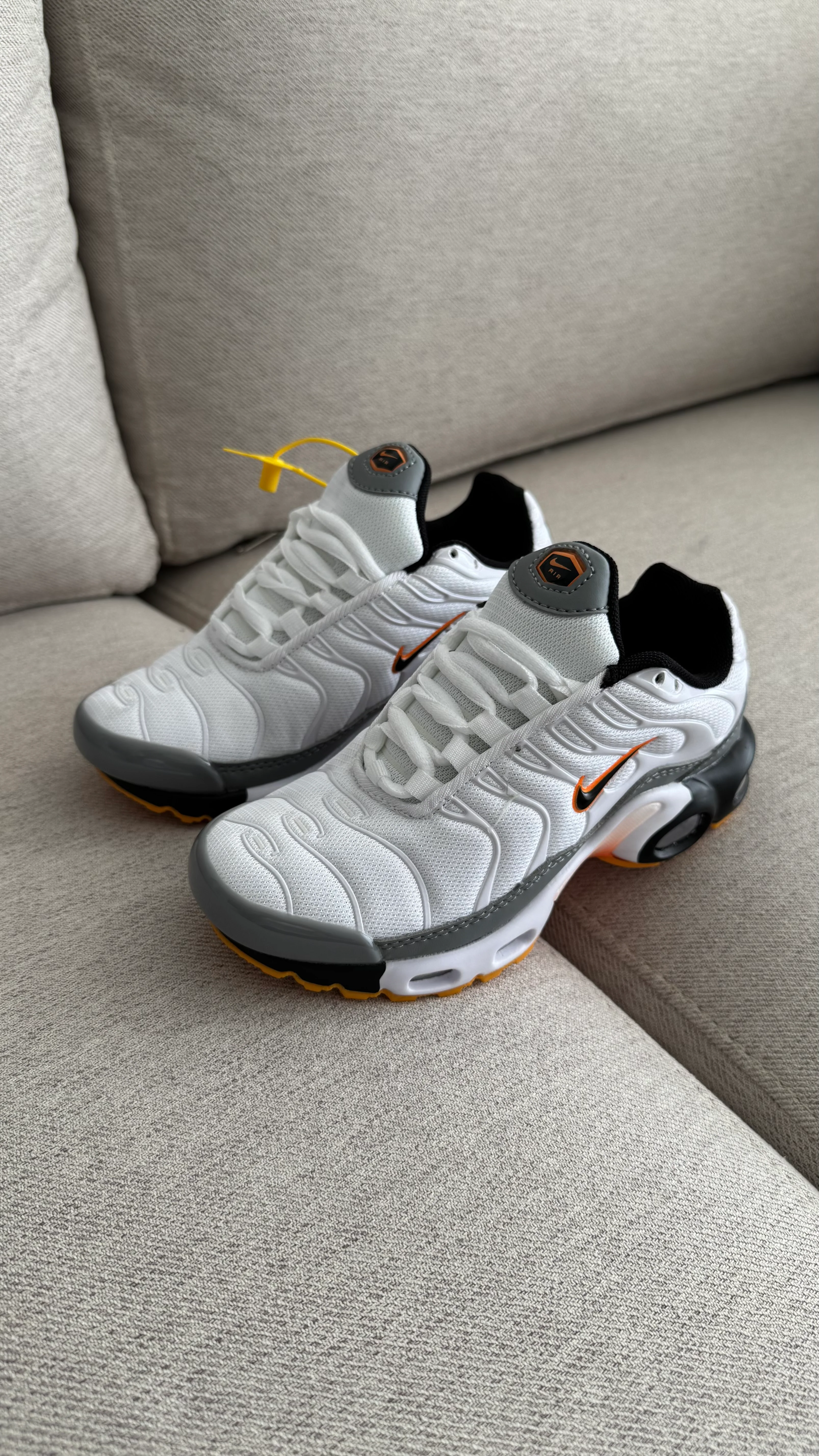 NIKE TN BLANCO AMARILLO NIÑO - Image 4