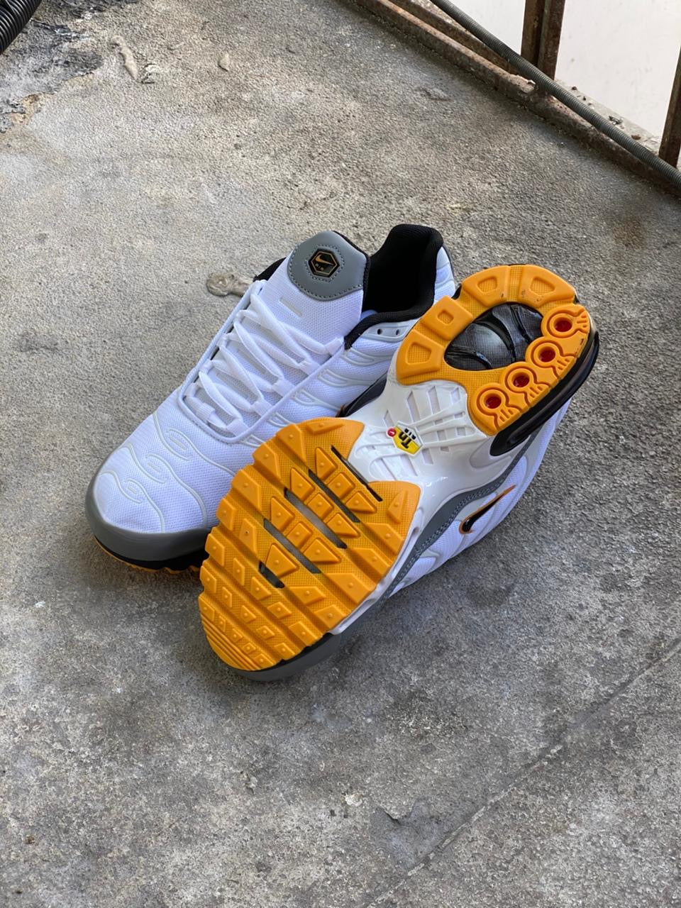 NIKE TN BLANCO AMARILLO - Image 3