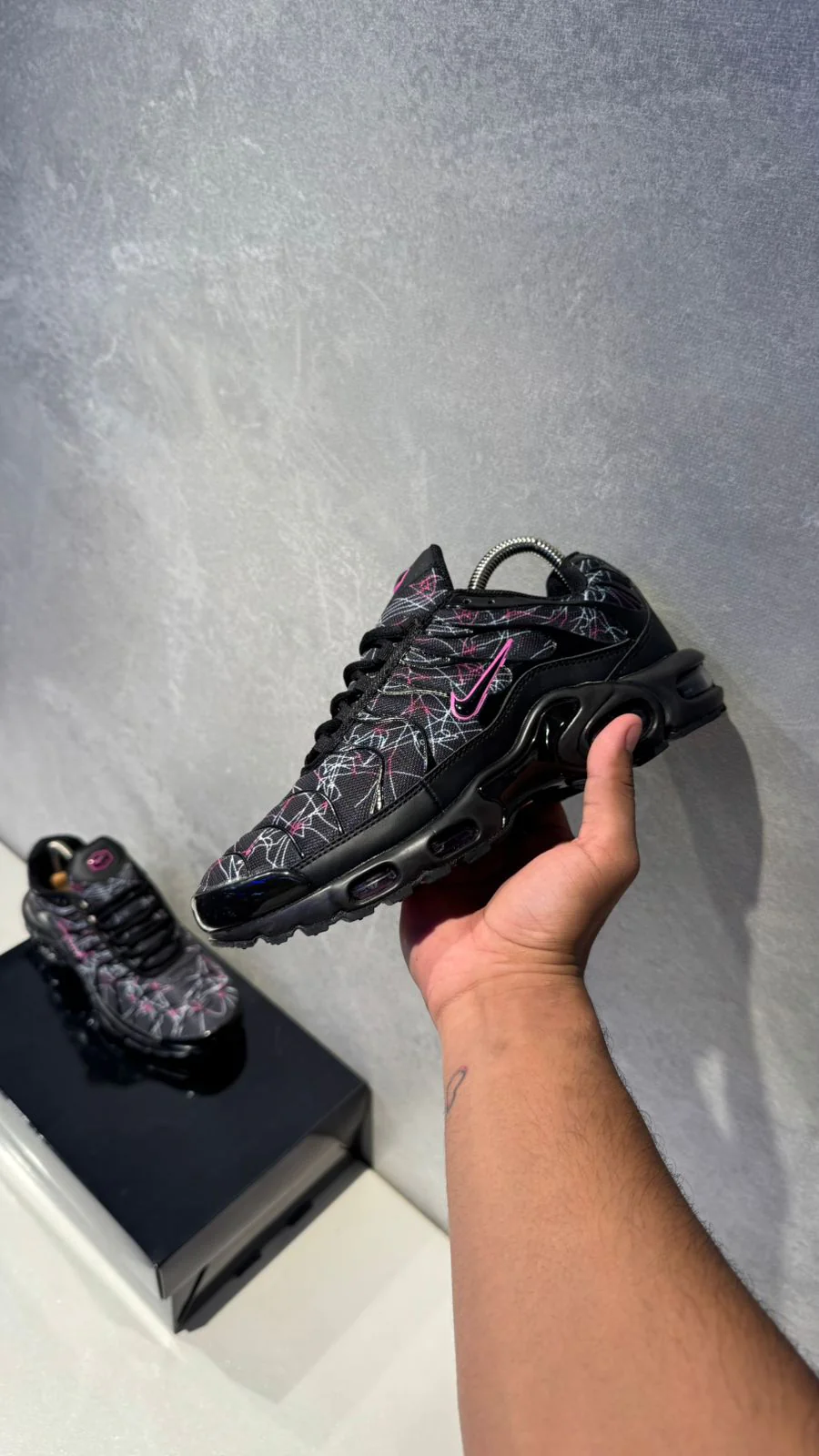 NIKE TN ELECTRICO NEGRO FUCSIA PROMO - Image 3