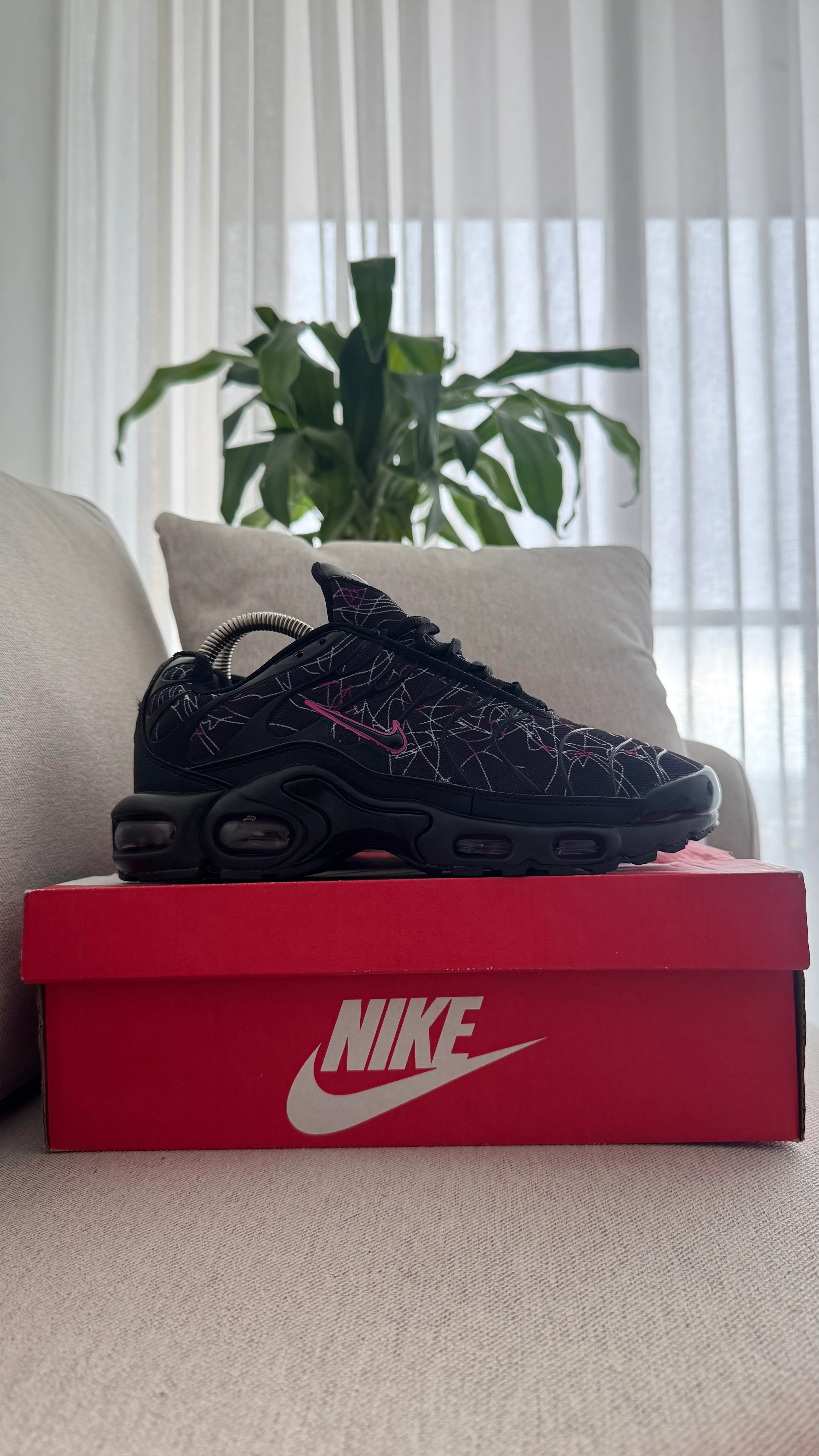 NIKE TN ELECTRICO NEGRO FUCSIA PROMO - Image 4
