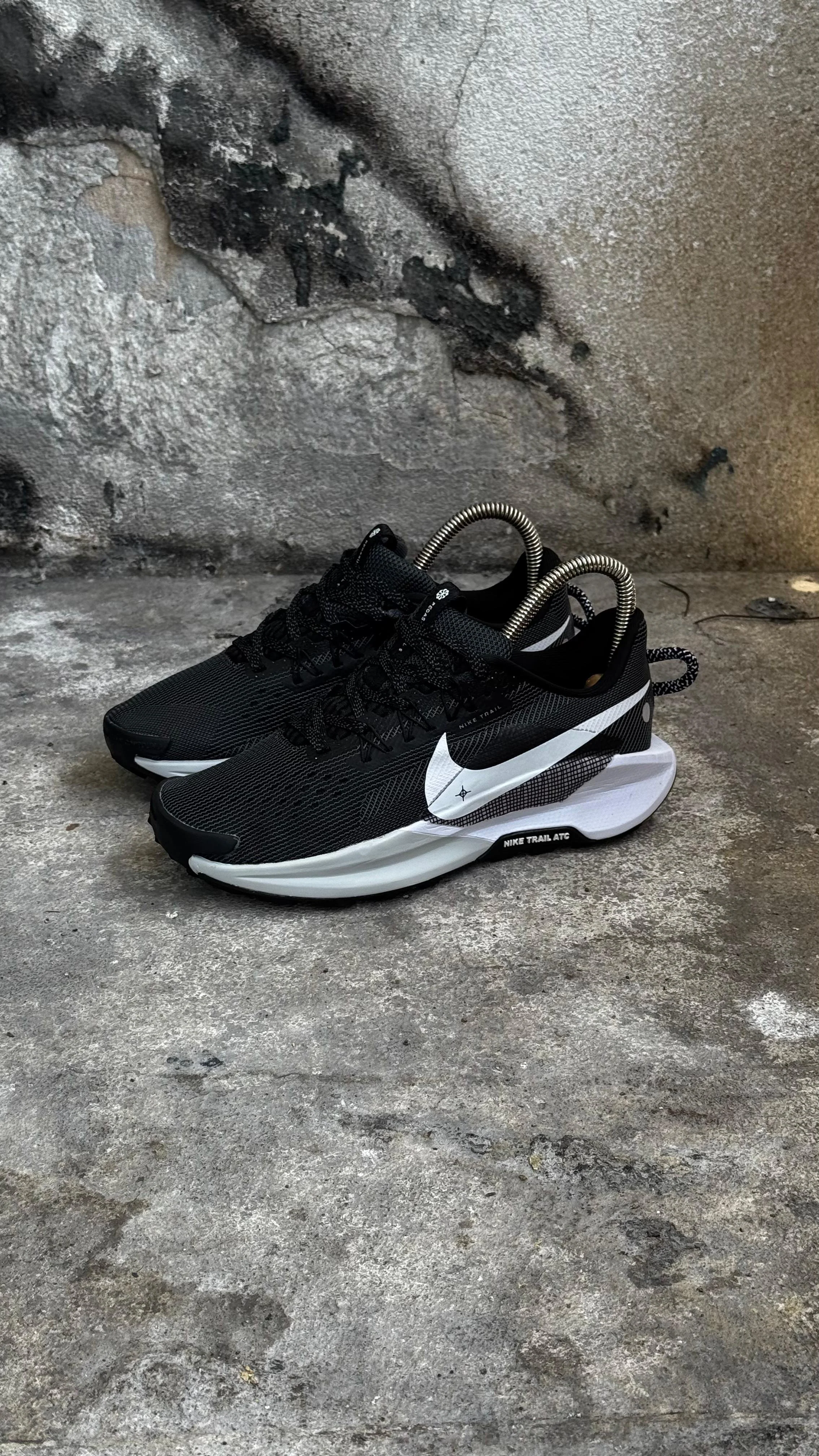 NIKE TRAIL NEGRO BLANCO