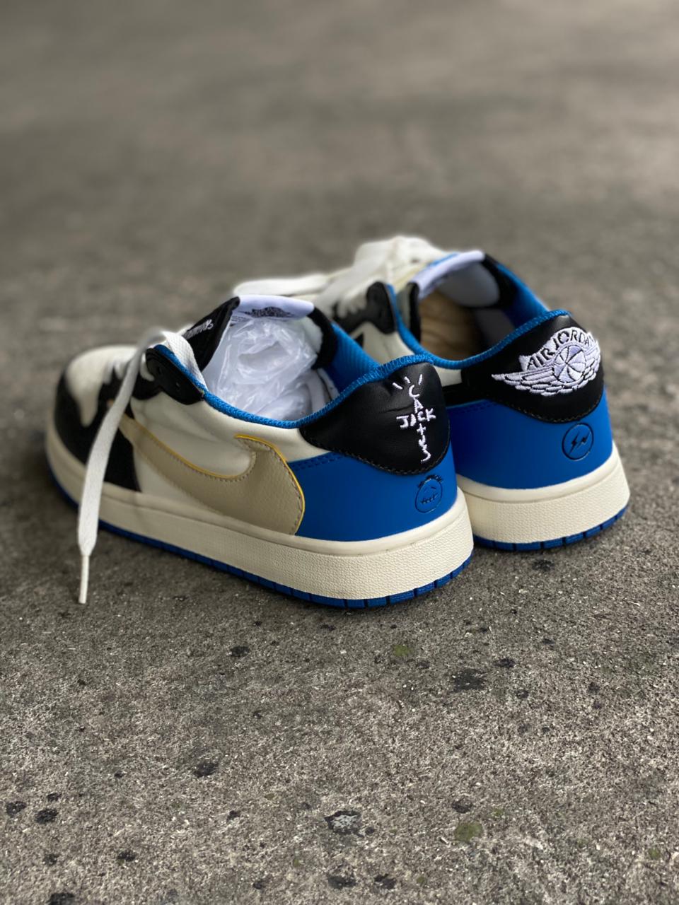 NIKE TRAVIS SCOTT BLANCO NEGRO AZUL - Image 2