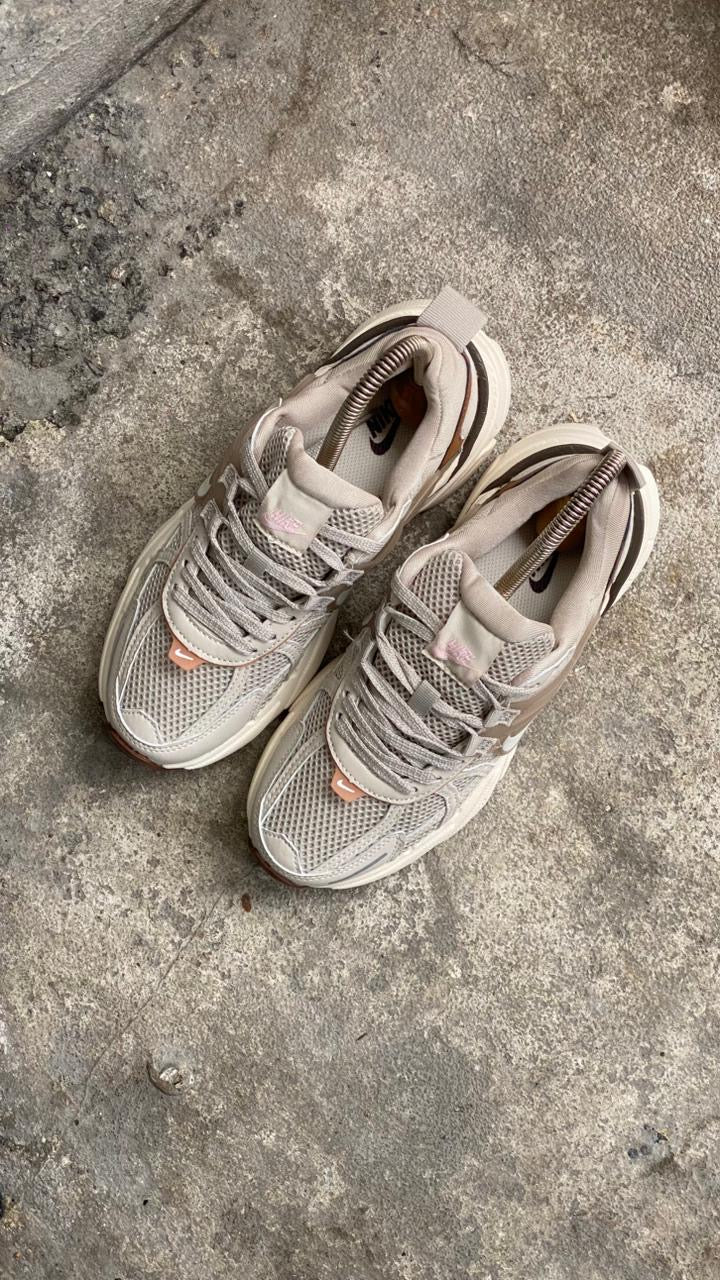 NIKE V2K BEIGE - Image 2