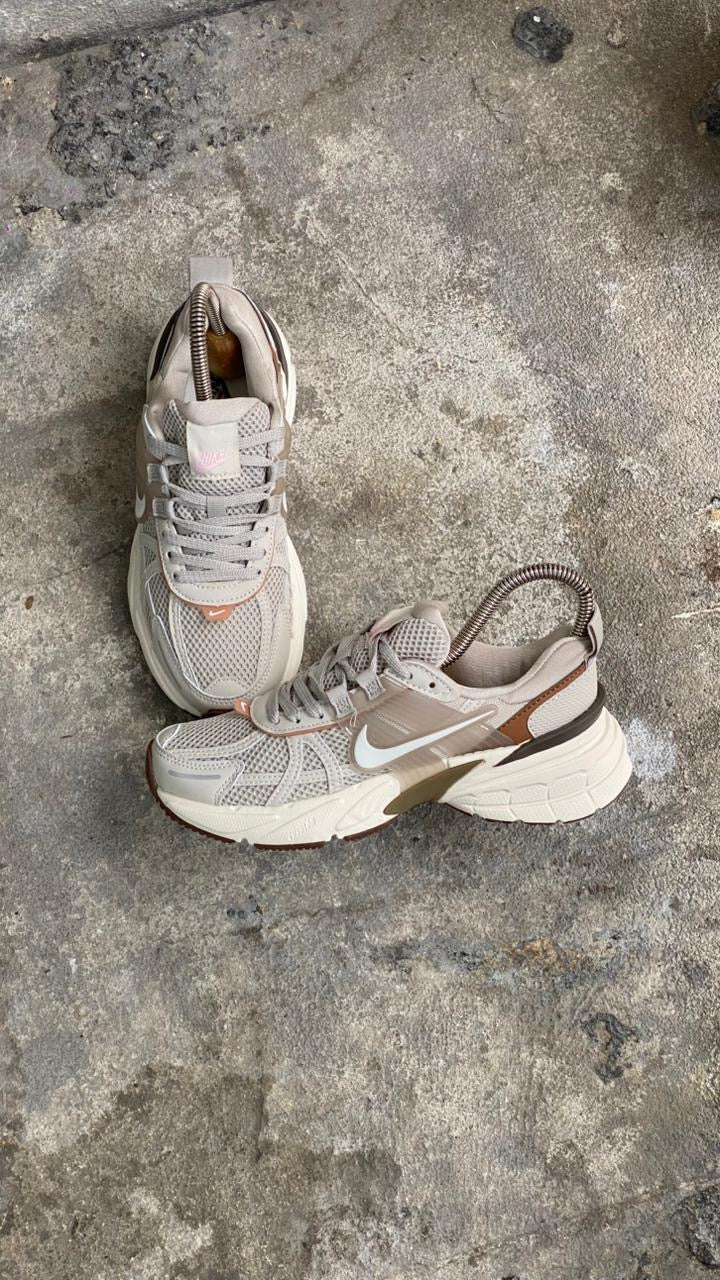 NIKE V2K BEIGE - Image 3