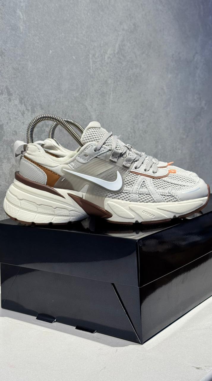 NIKE V2K BEIGE - Image 5