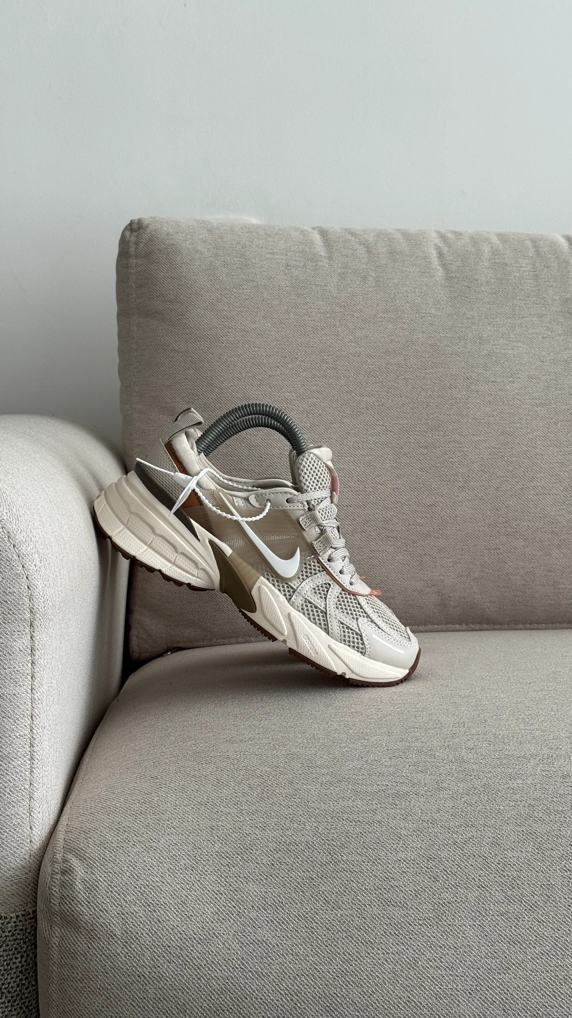 NIKE V2K BEIGE - Image 8