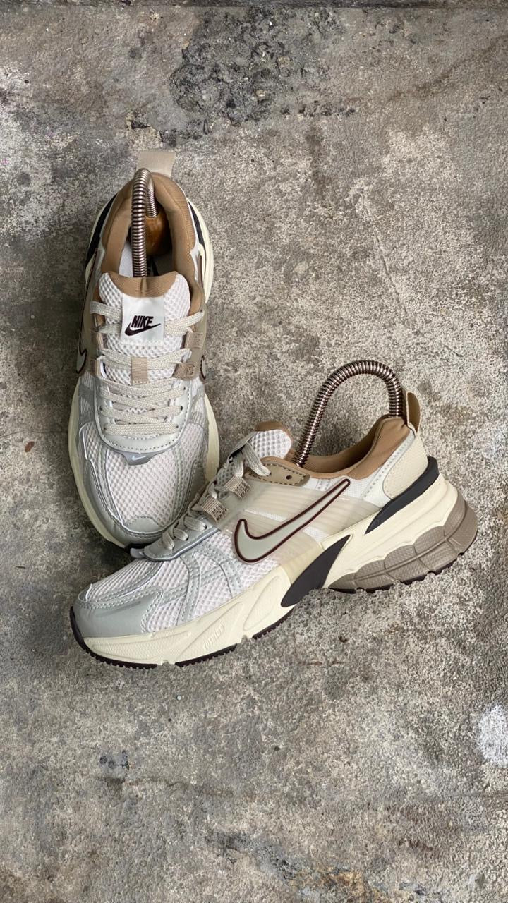 NIKE V2K CAFE - Image 3