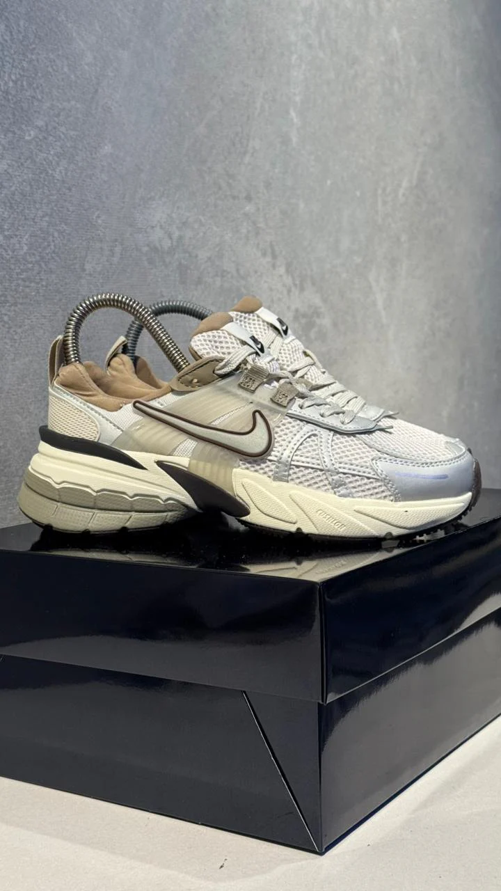 NIKE V2K CAFE - Image 4
