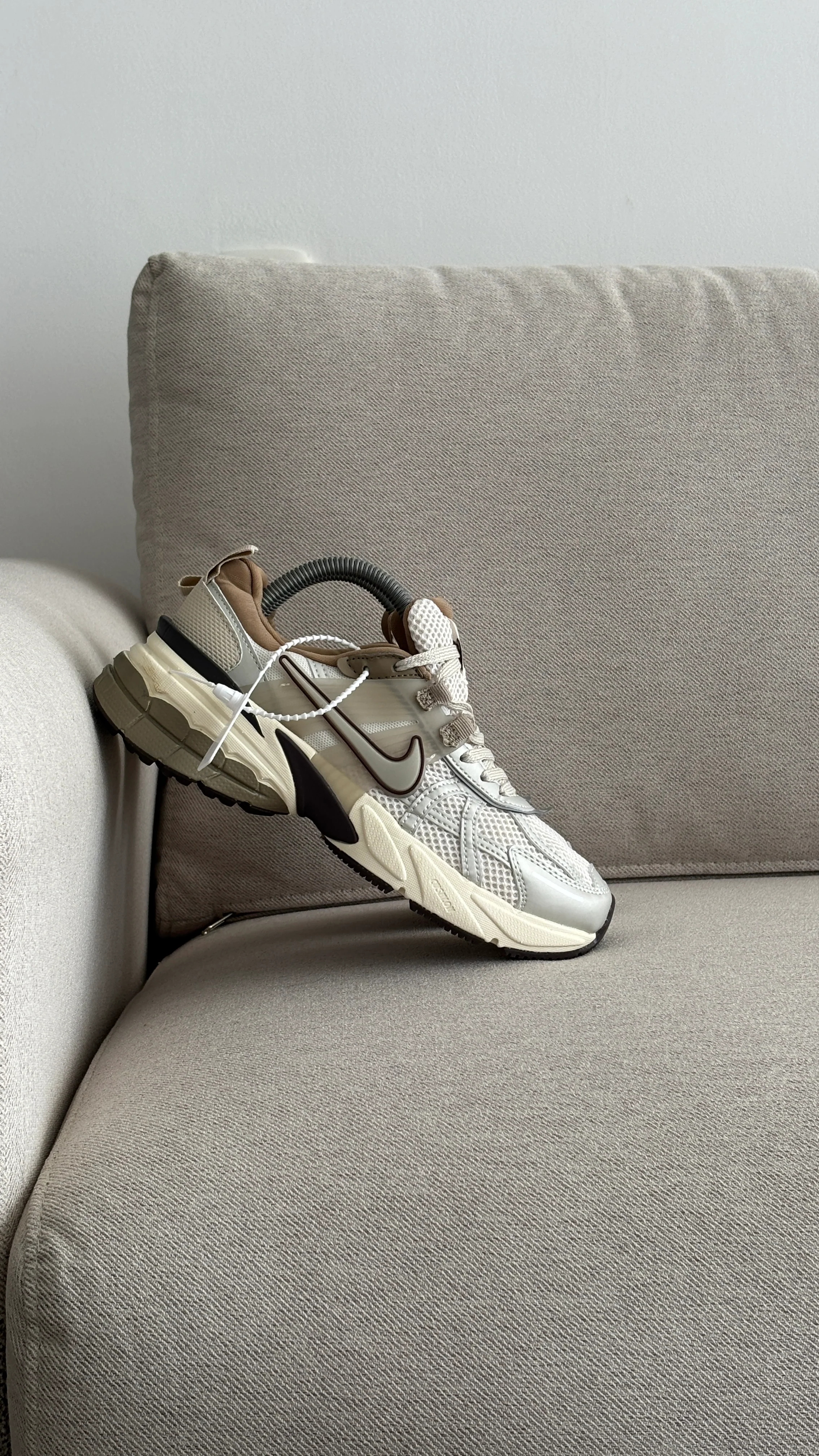 NIKE V2K CAFE - Image 6