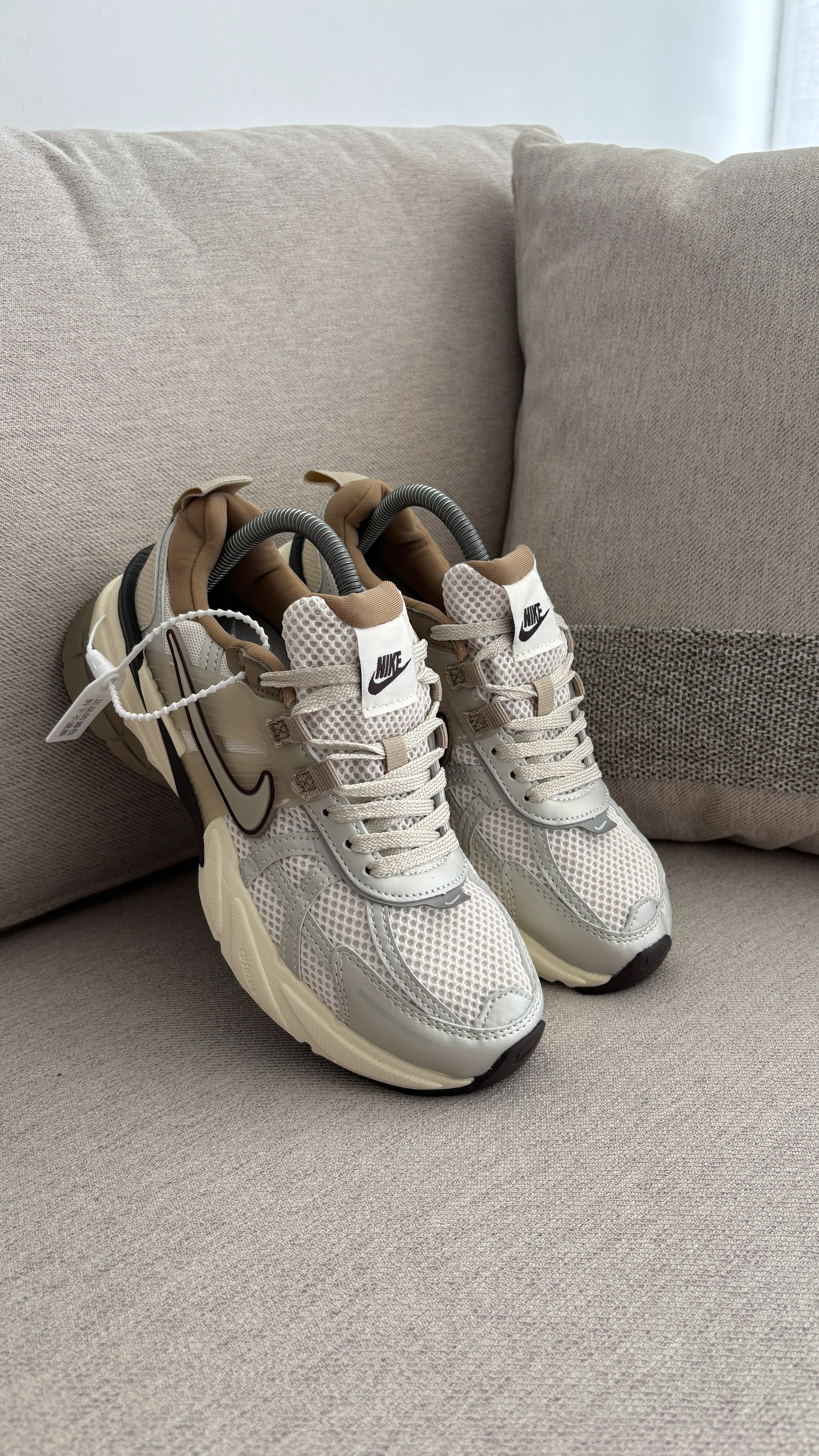 NIKE V2K CAFE - Image 7