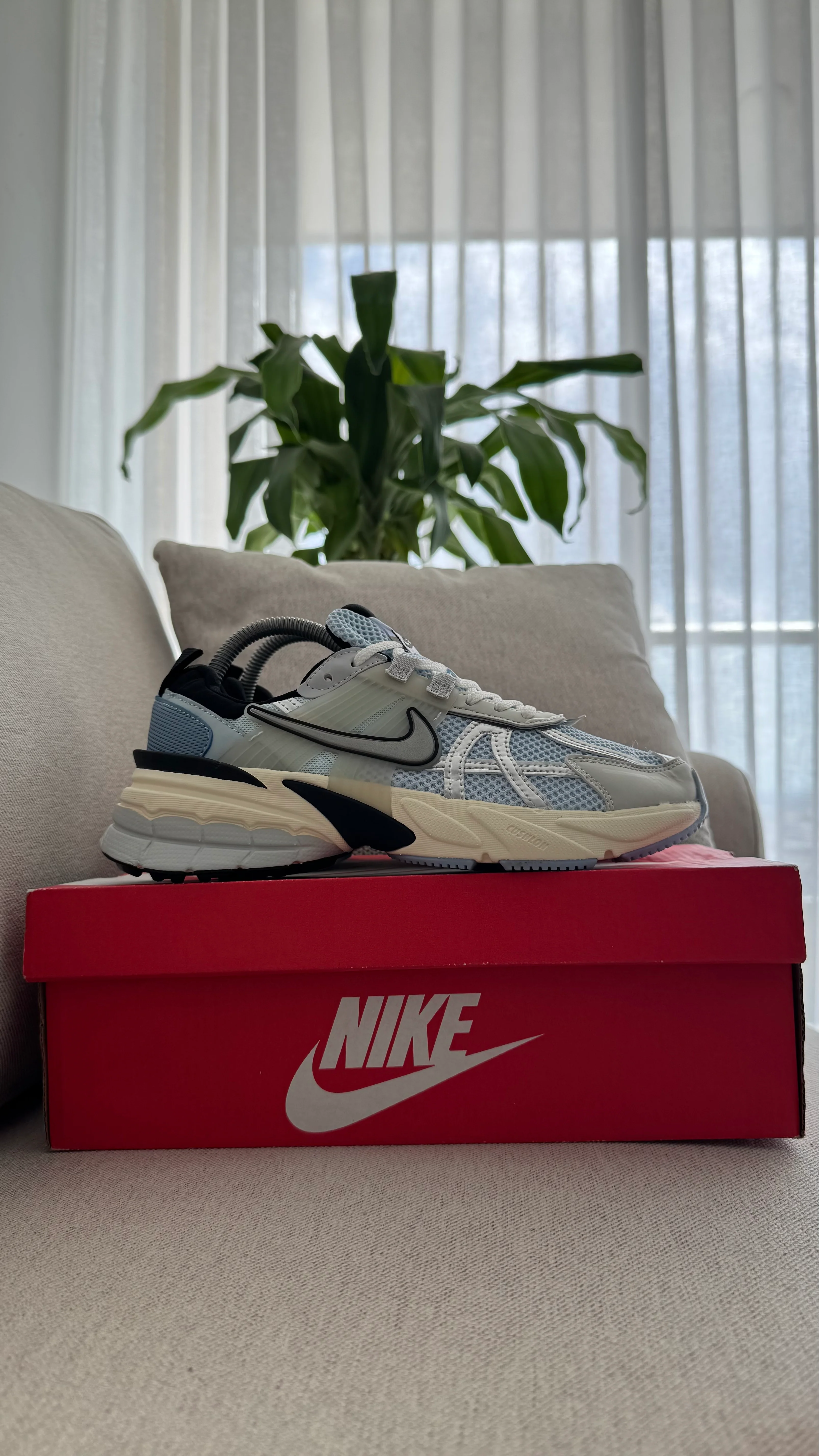 NIKE V2K CELESTE - Image 4