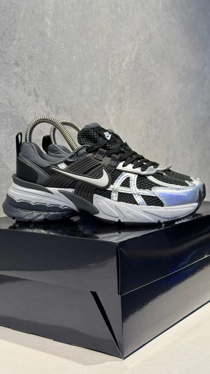 NIKE V2K NEGRO PLATA - Image 11
