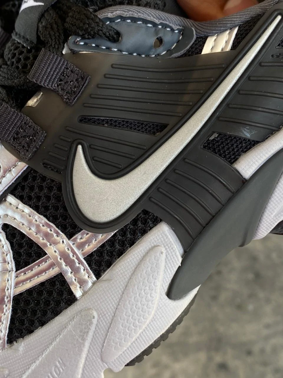 NIKE V2K NEGRO PLATA - Image 2