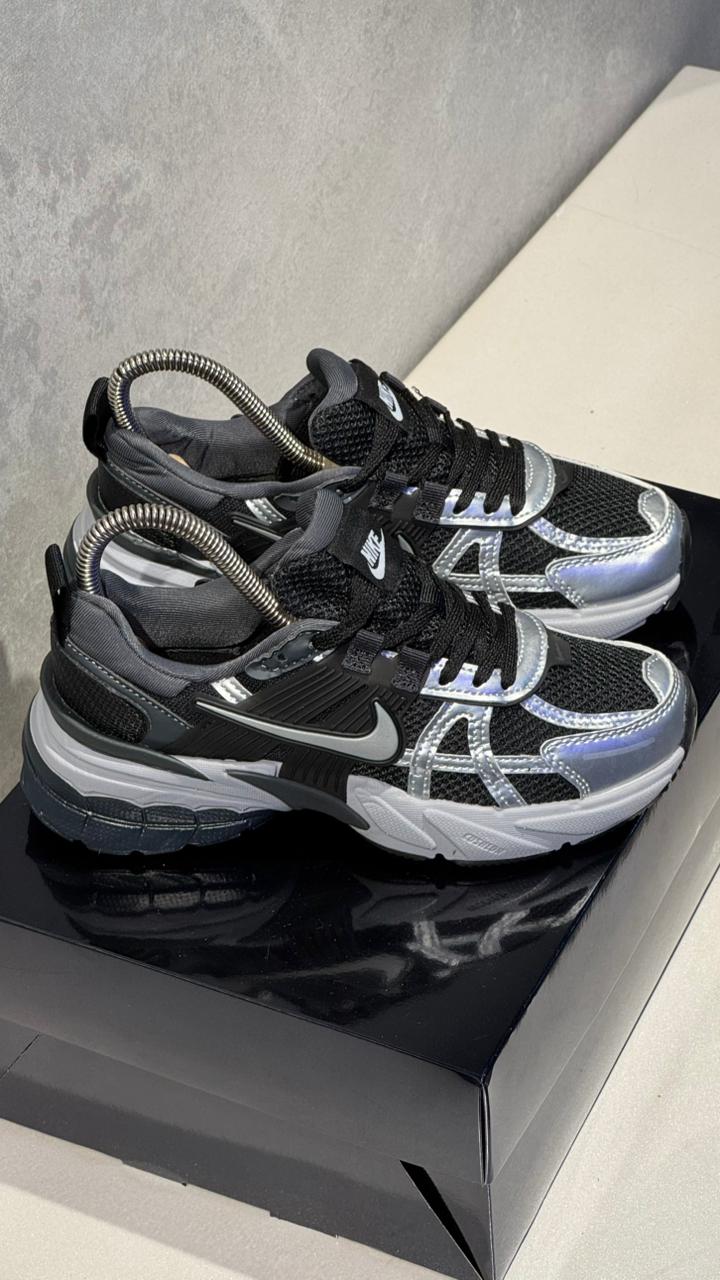 NIKE V2K NEGRO PLATA - Image 4