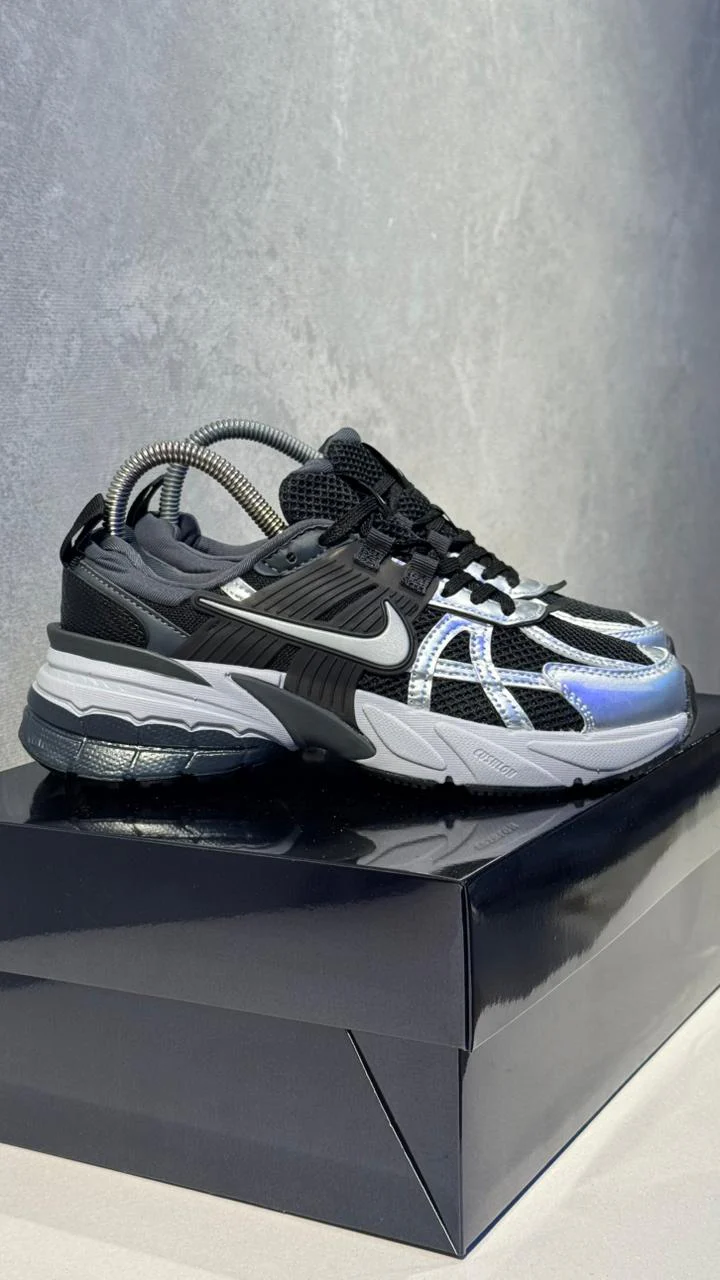 NIKE V2K NEGRO PLATA - Image 5