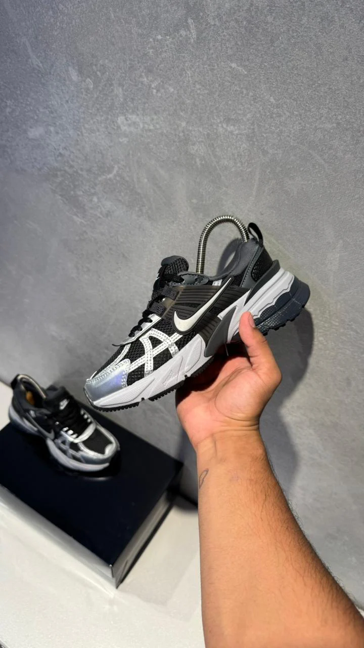 NIKE V2K NEGRO PLATA - Image 6