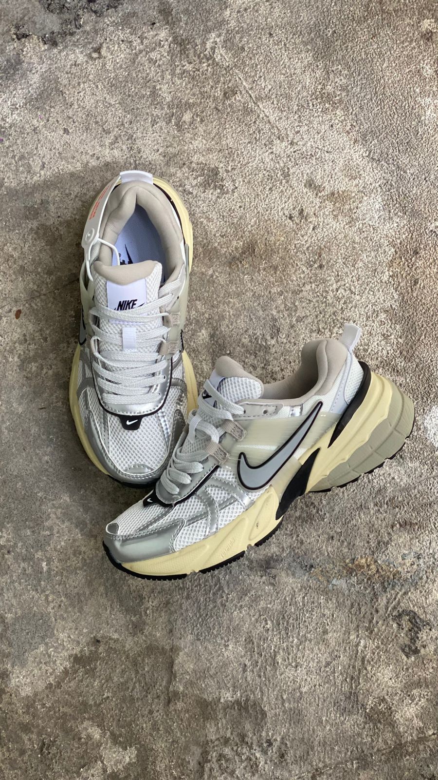 NIKE V2K PLATA - Image 3