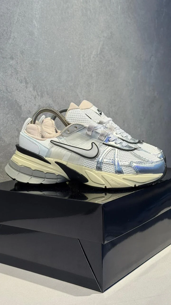 NIKE V2K PLATA - Image 4