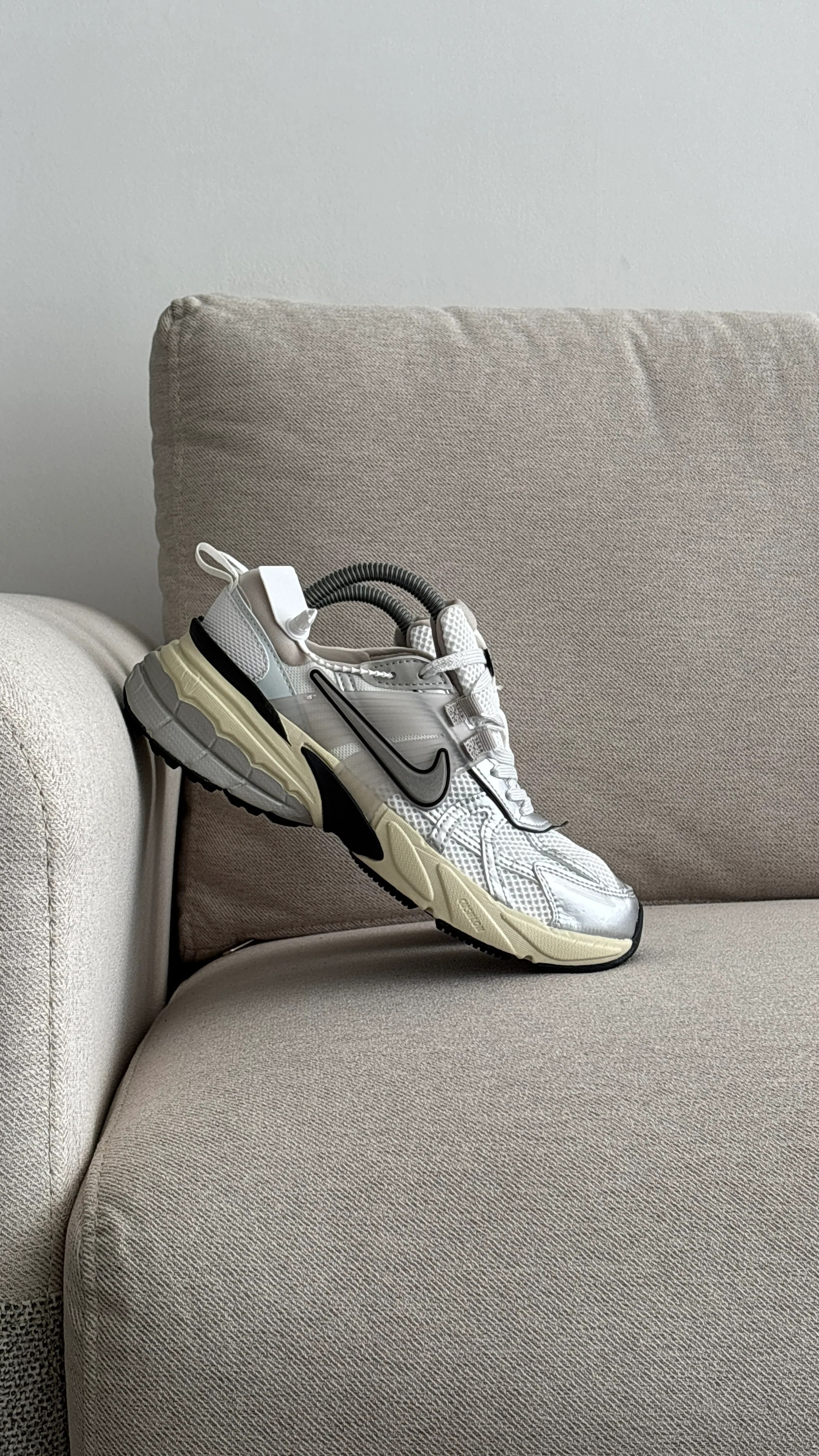NIKE V2K PLATA - Image 6