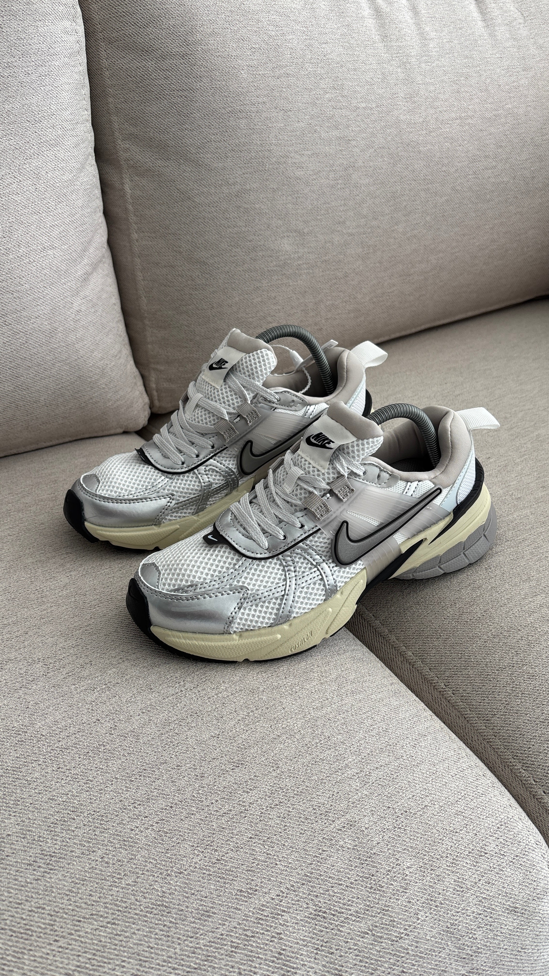 NIKE V2K PLATA - Image 8