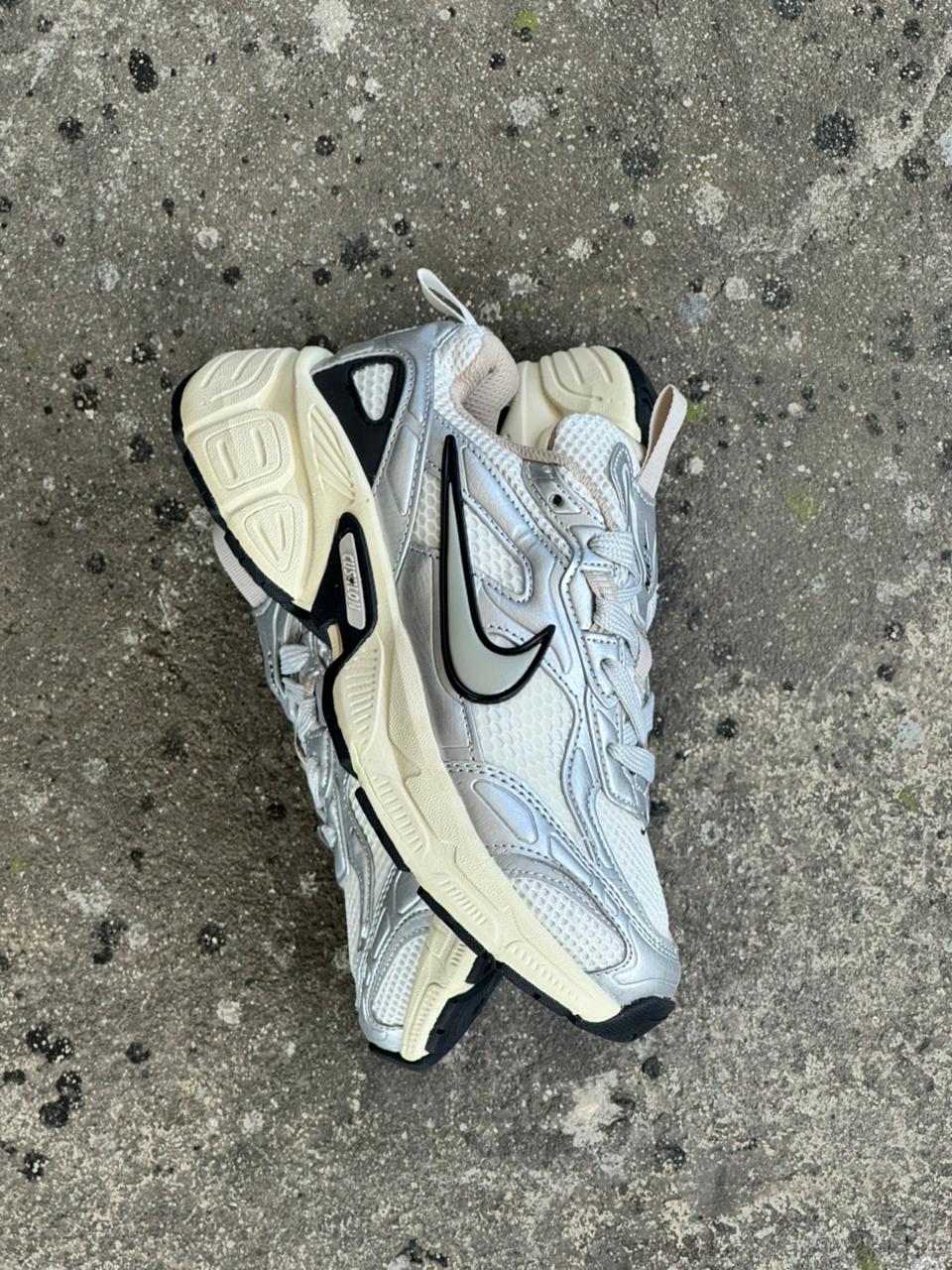 NIKE V3K PLATA NEGRO - Image 3