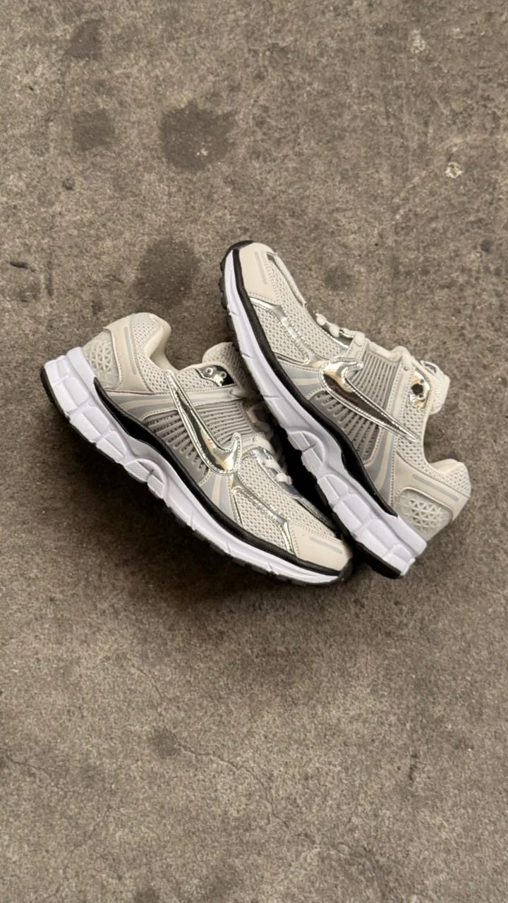 NIKE VOMERO PLATA - Image 2